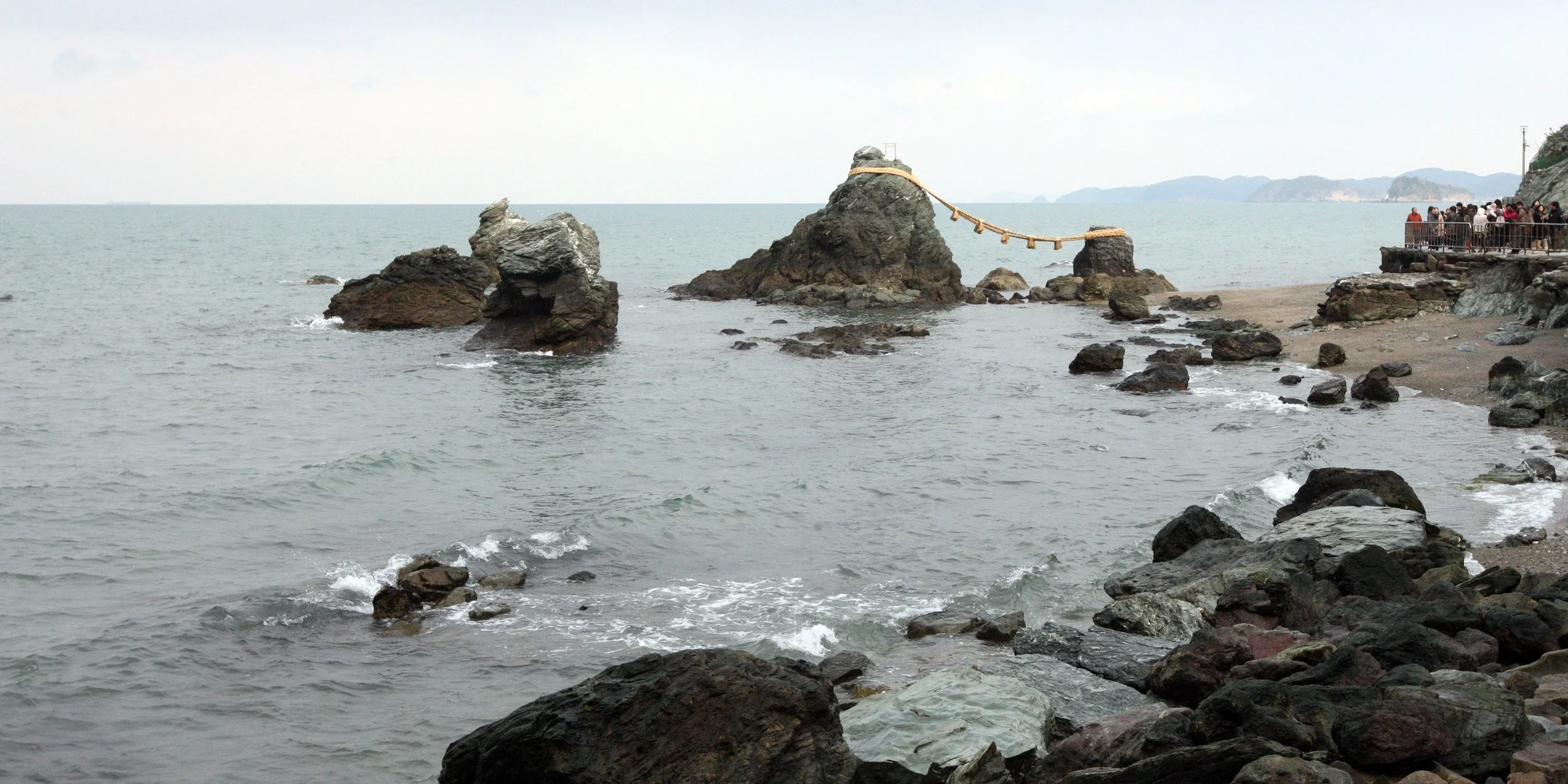 MEOTO IWA ROCKS AND SHRINE NEAR TOBA JAPAN (2).JPG