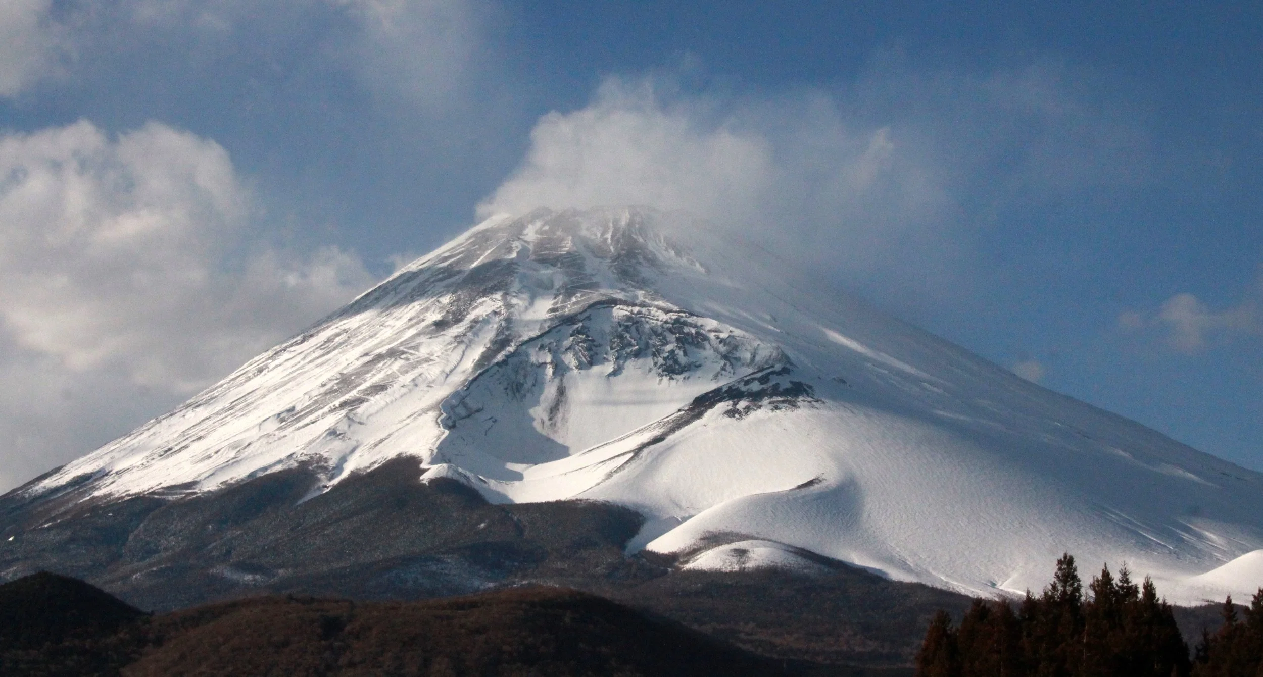 MOUNT FUJI - AS SEEN FROM FUJI SHI CITY (12).JPG