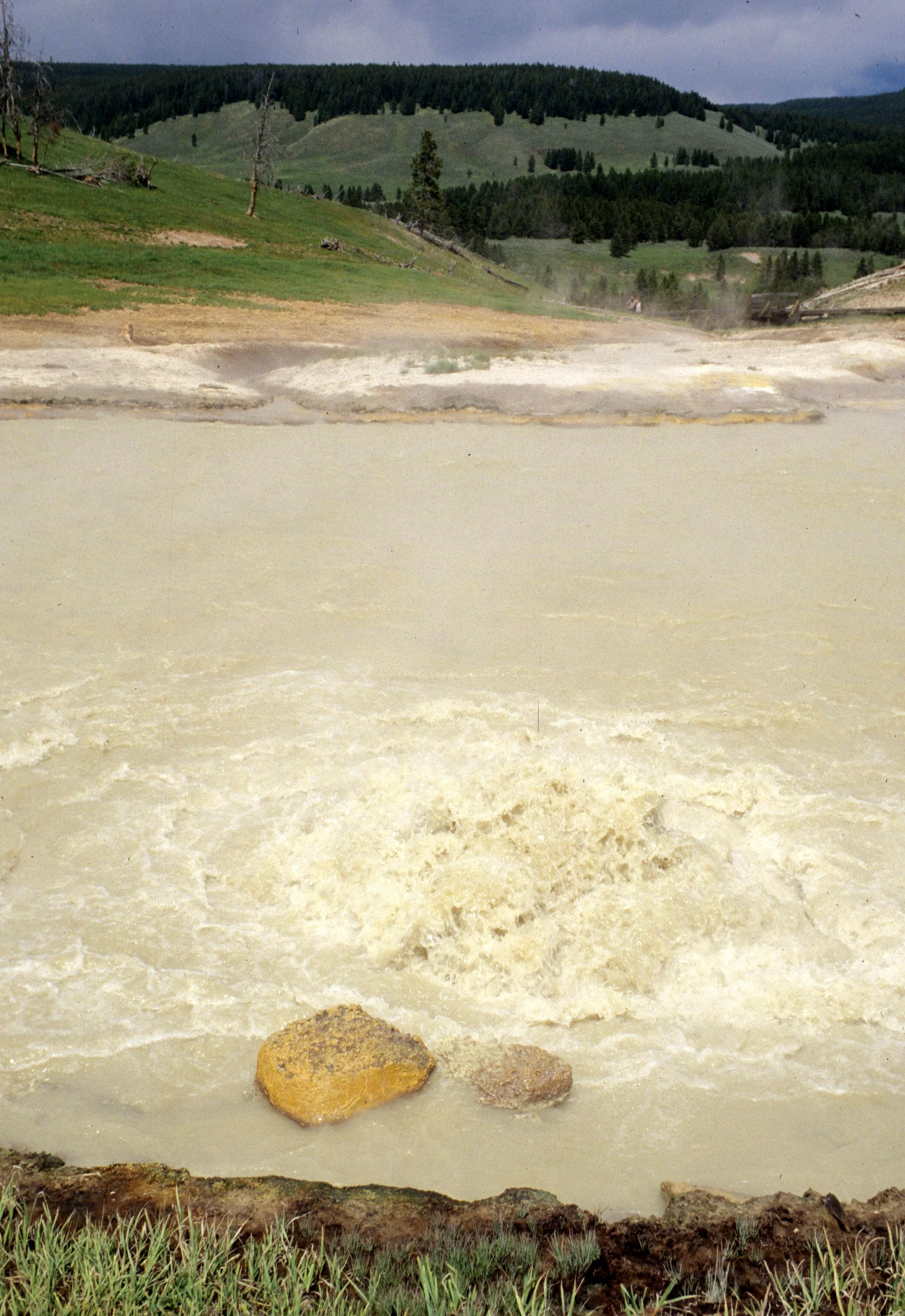 YELLOWSTONE - HOTSPRINGS.jpg