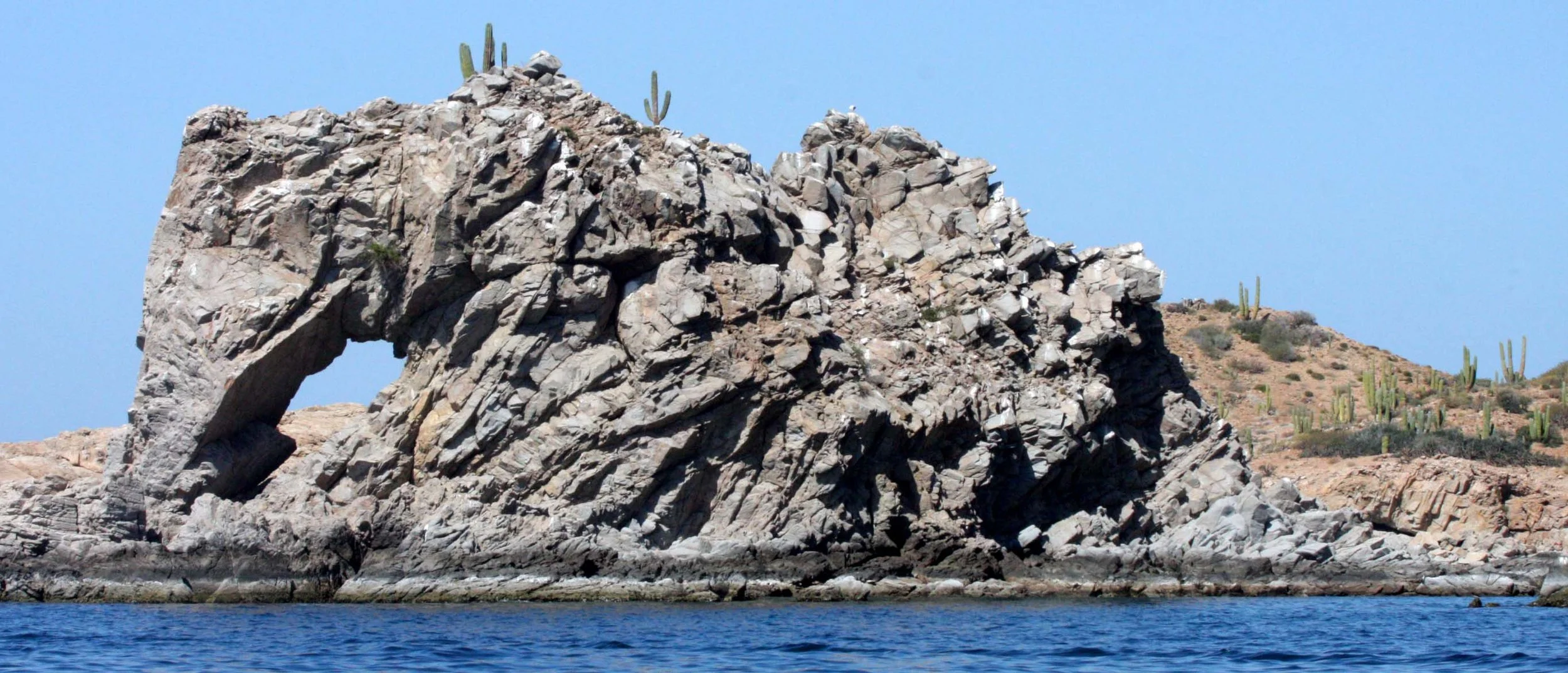 ISLA SANTA CATALINA BAJA MEXICO - ARCHED ROCKS ON PUNTA SUD (3).JPG