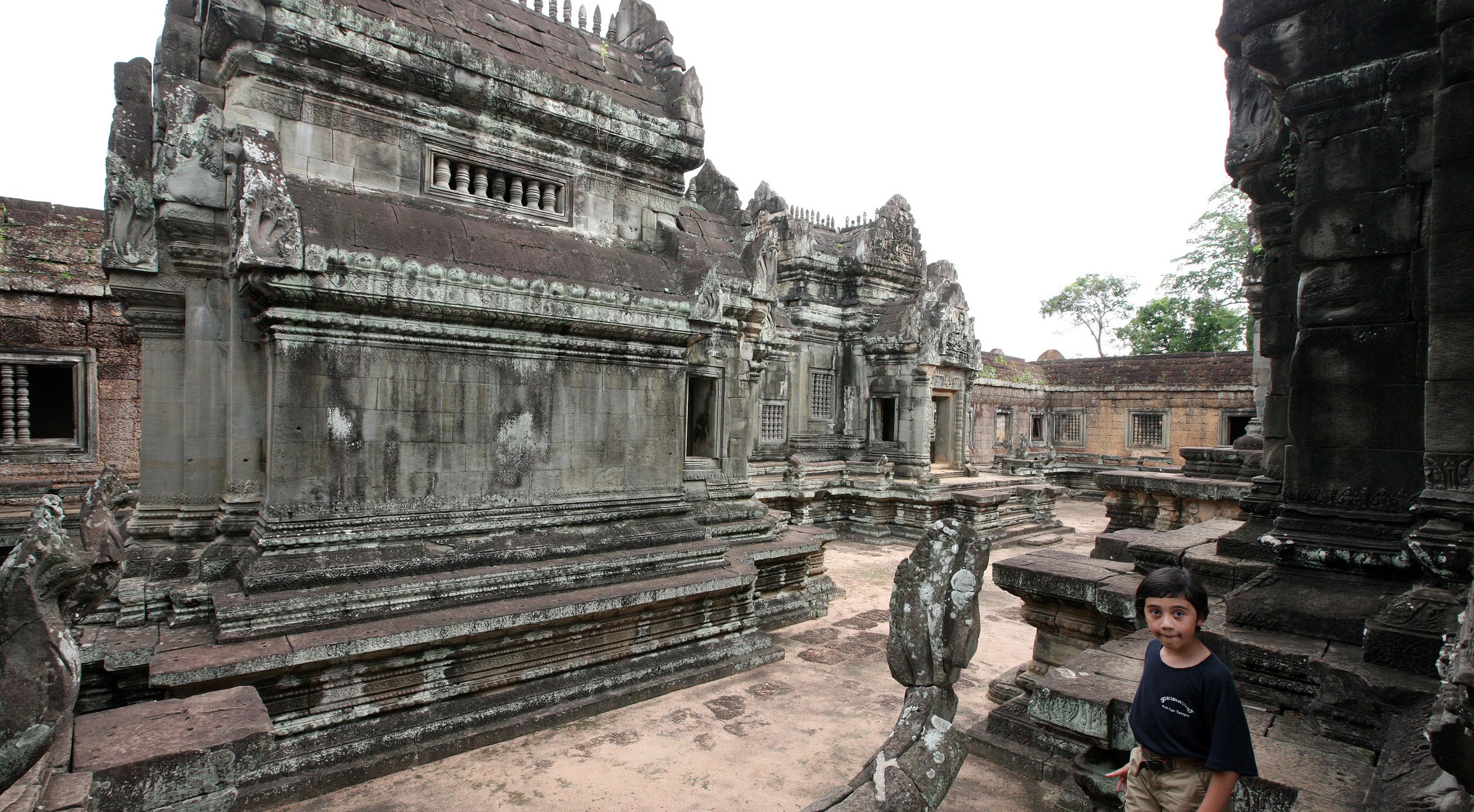 BANTEAY SAMRE TEMPLE - CAMBODIA (1).JPG