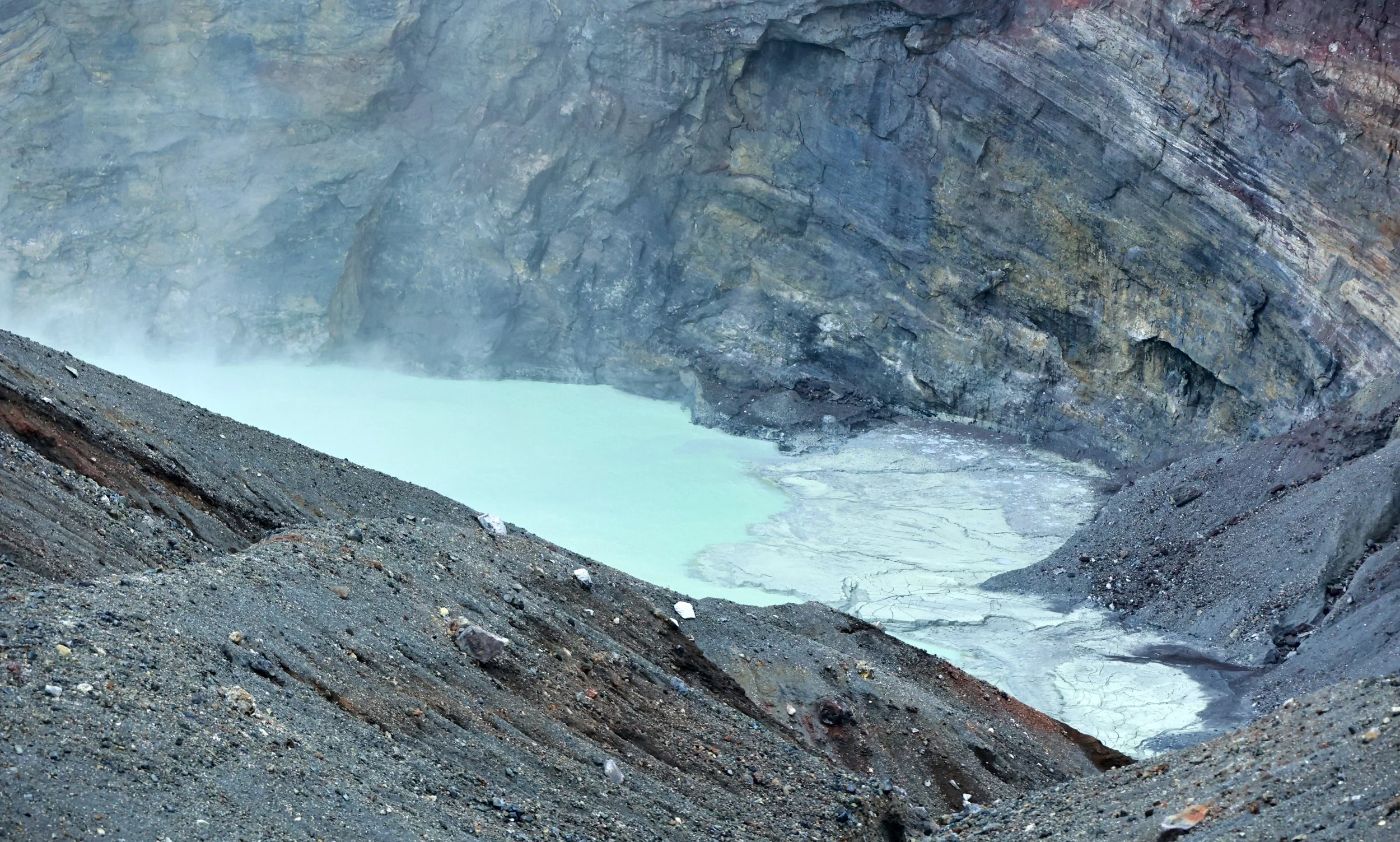 Aso Nakadake Crater, Aso-zan Kumamoto Japan (3).jpg