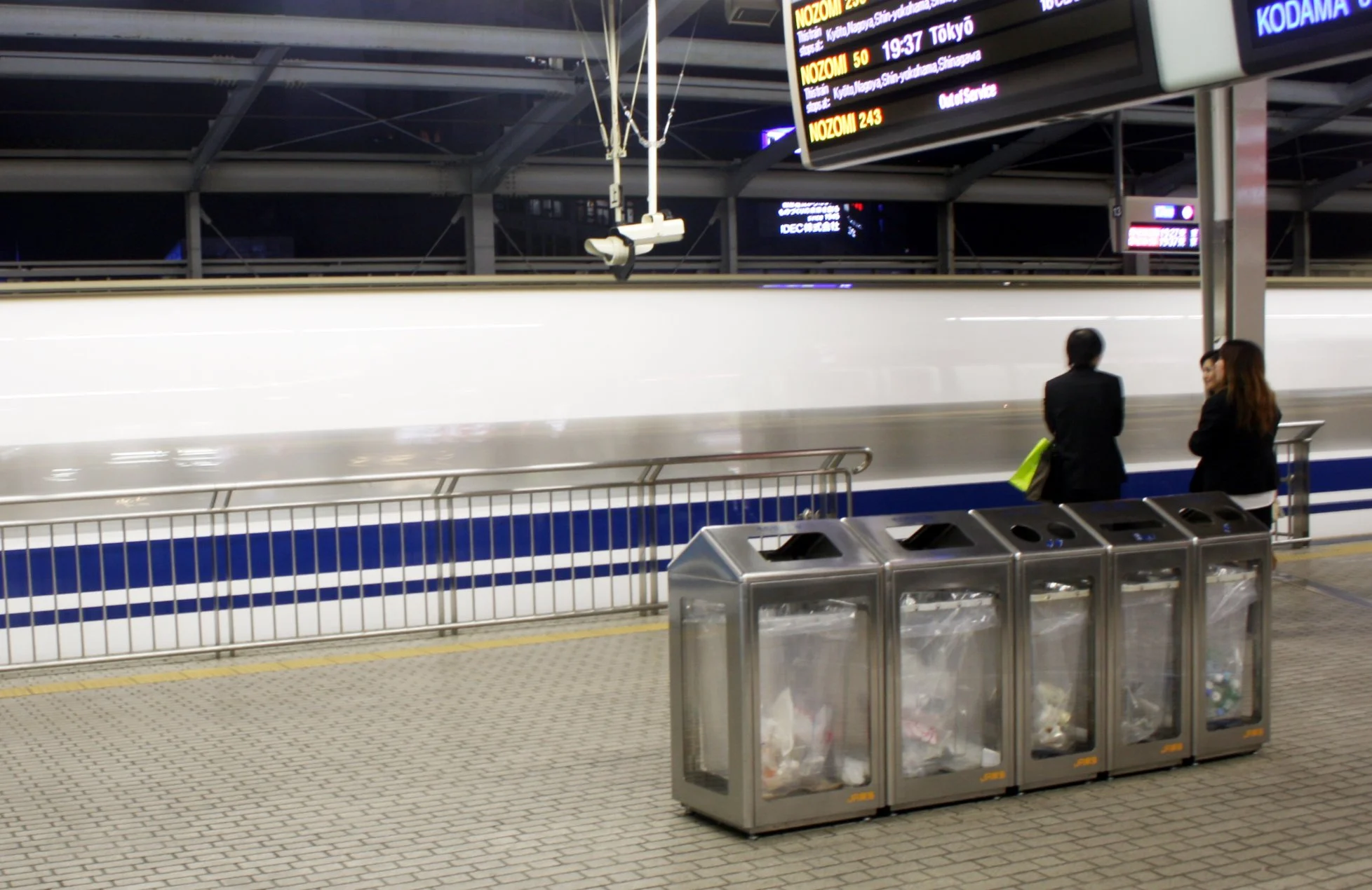 HIROSHIMA - MAY 2009 - SHINKANSEN SCENES (11).JPG