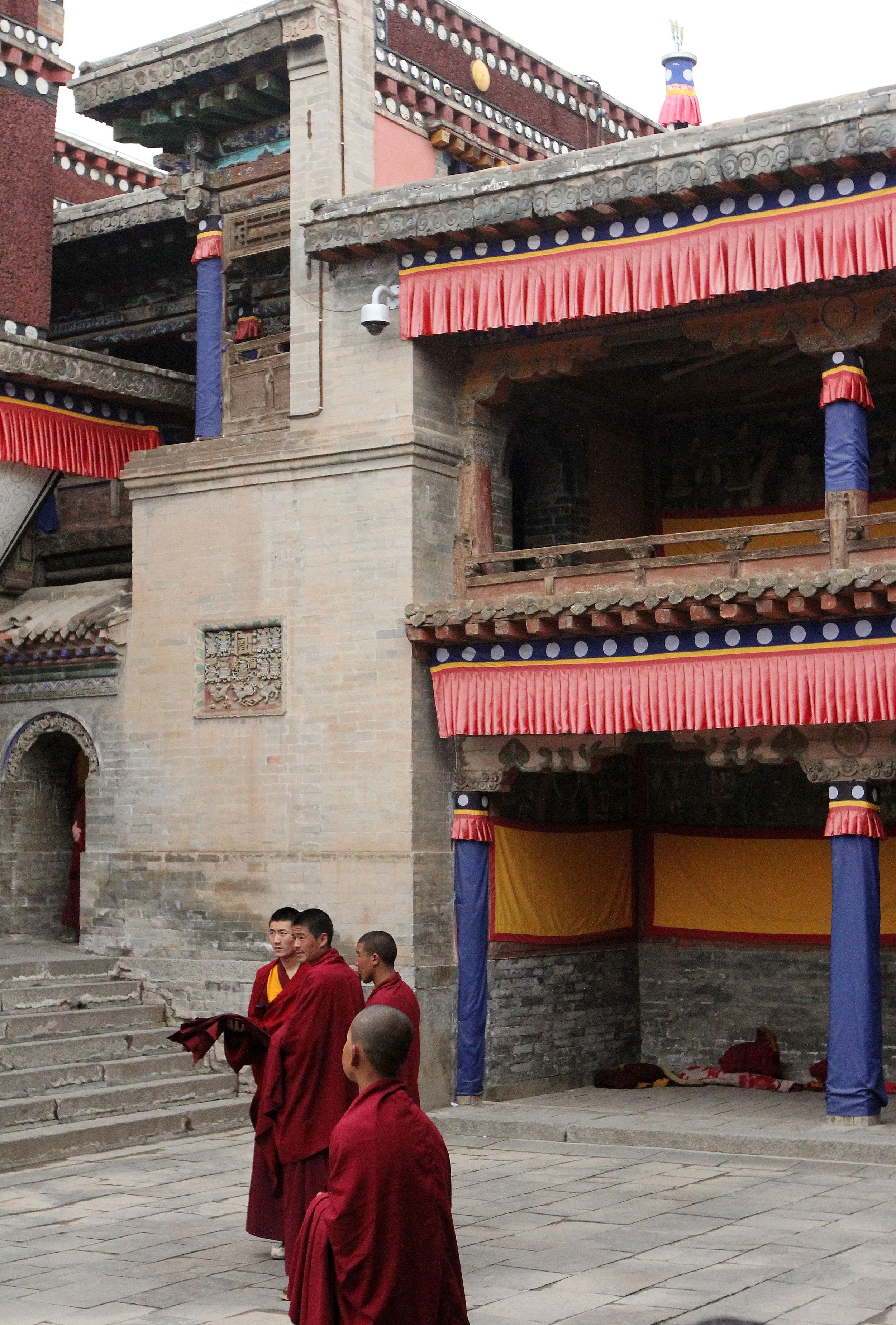 KUMBUM MONASTERY - QINGHAI - SUNNING BUDDHA FESTIVAL 2013 (34).JPG