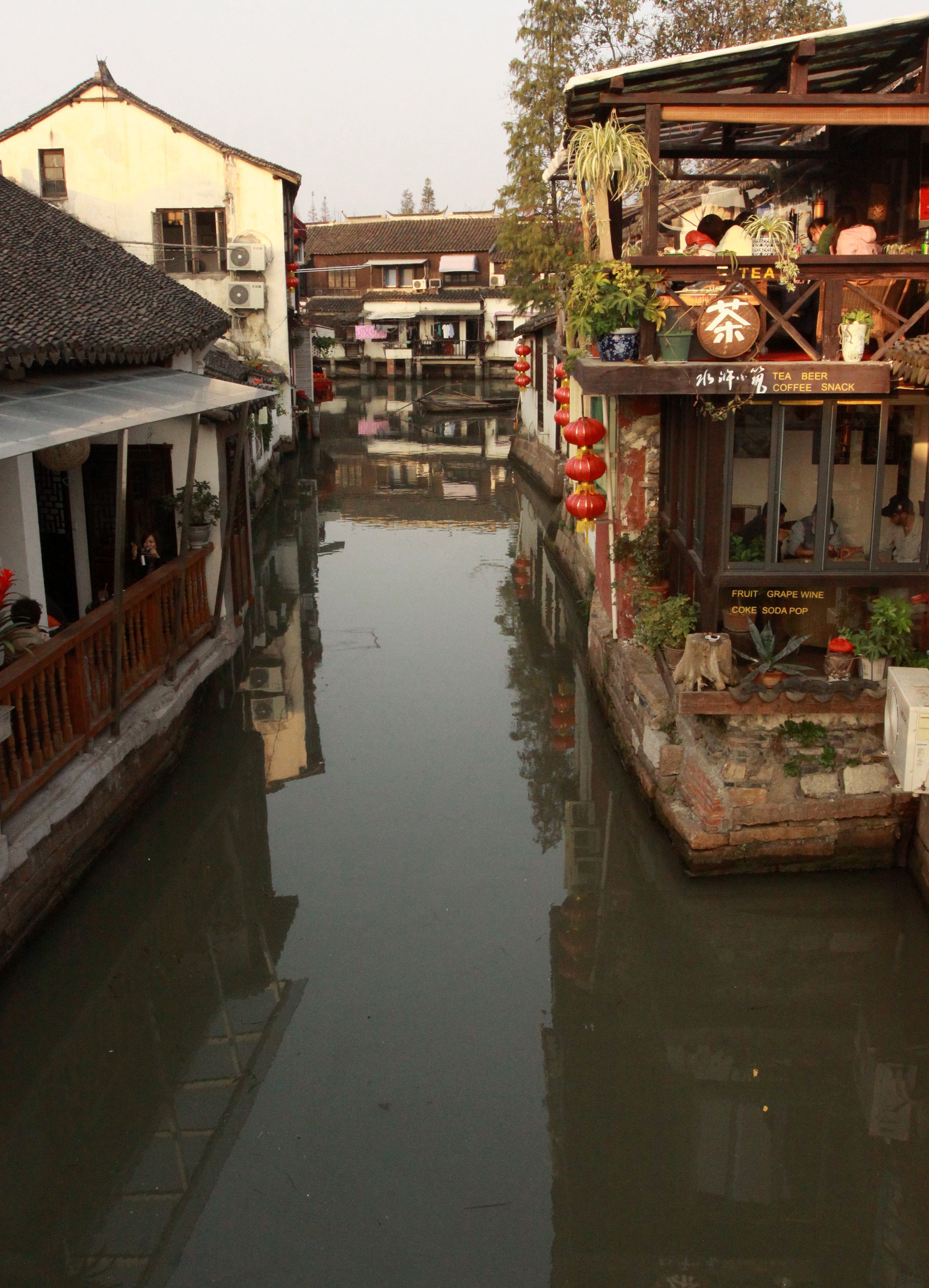 ZHUJIAJIAO WATER TOWN - NOVEMBER 20 2011 (164).JPG