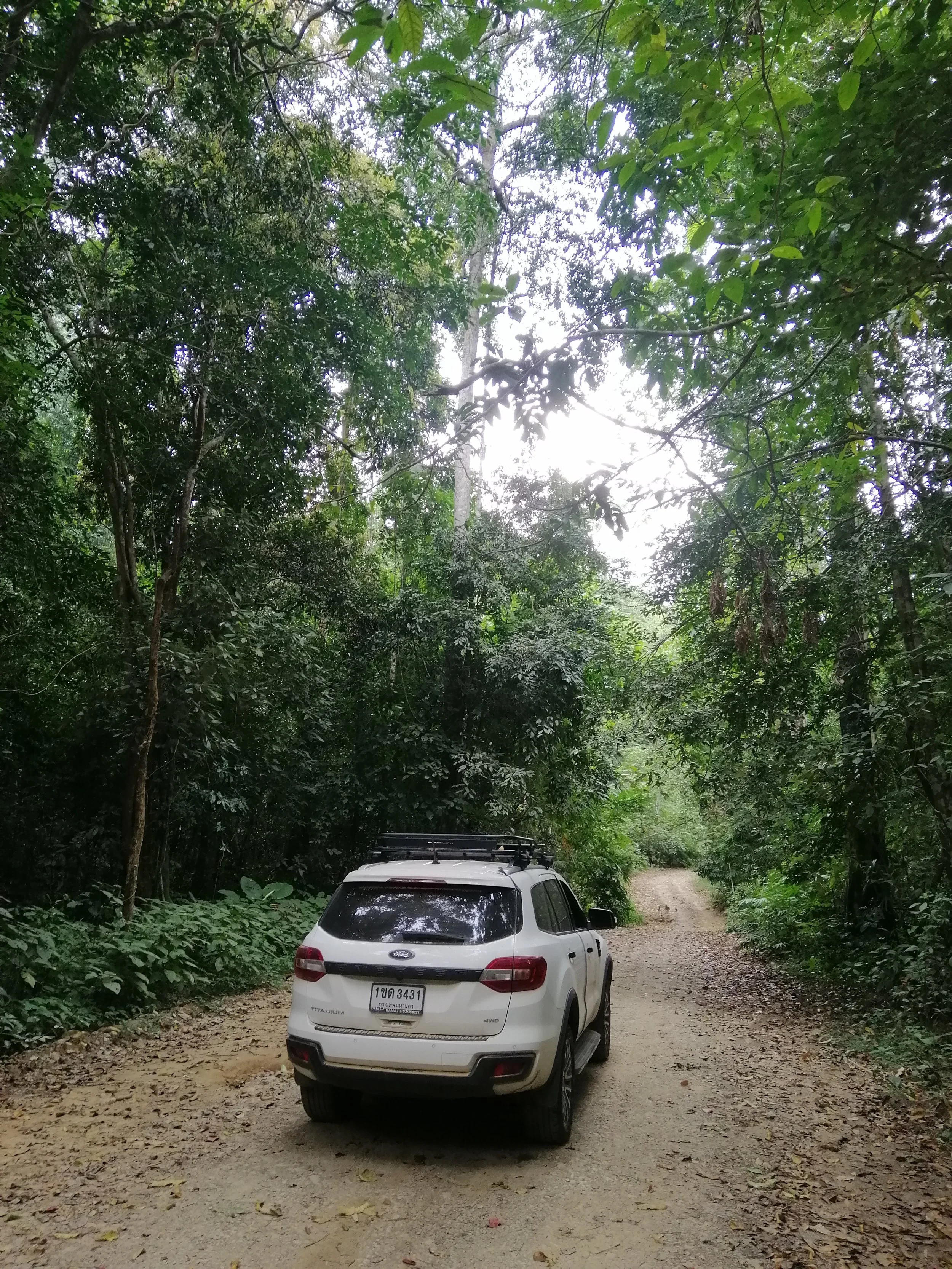 This road is an easy all-vehicle capable dirt track until km 18-19 where it because a 4x4 only track that has specific hours for going up and returning down.