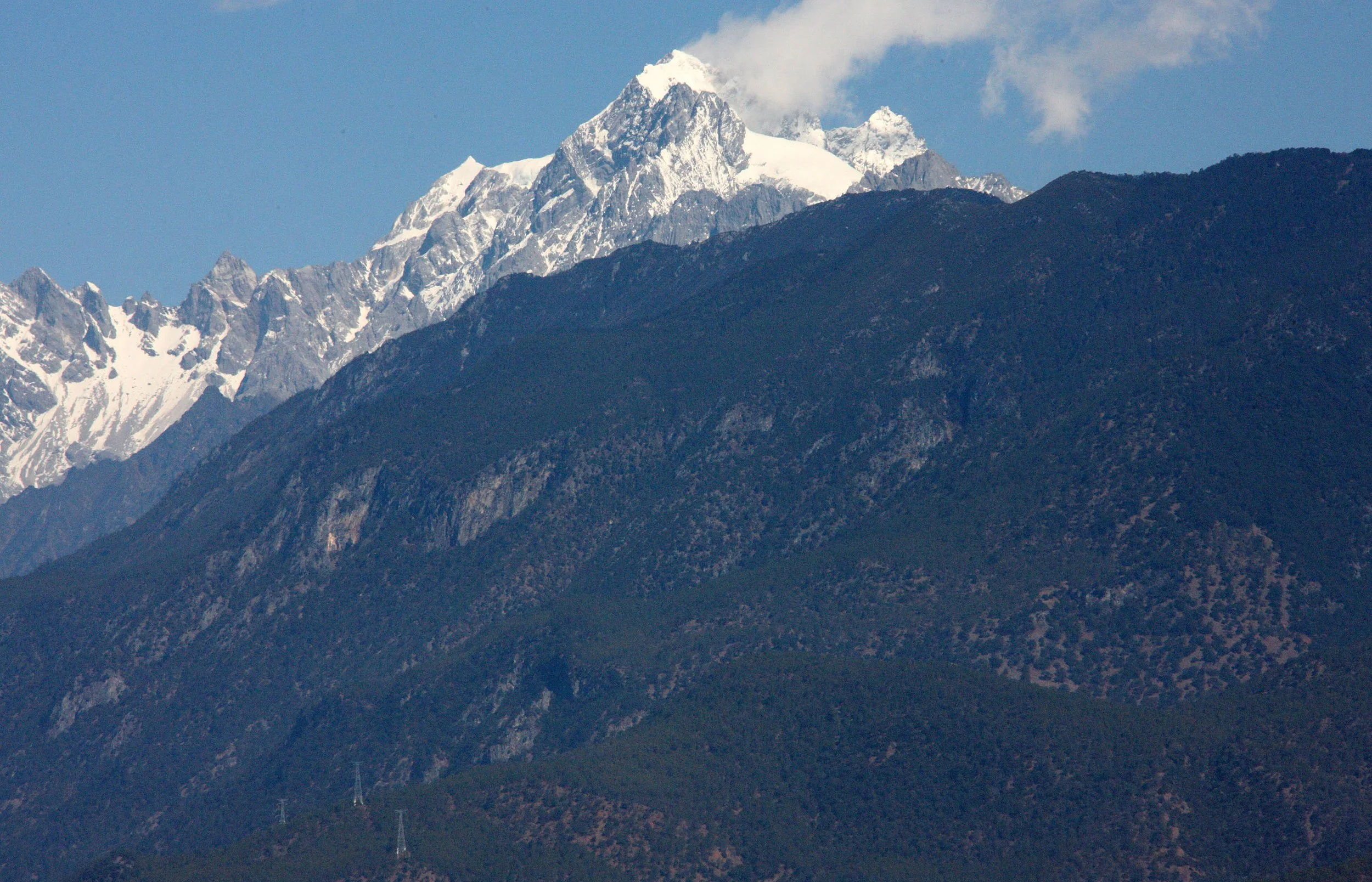 YUNNAN - JADE DRAGON SNOW MOUNTAIN AND SURROUNDING YUN LING MTN RANGES (3).JPG
