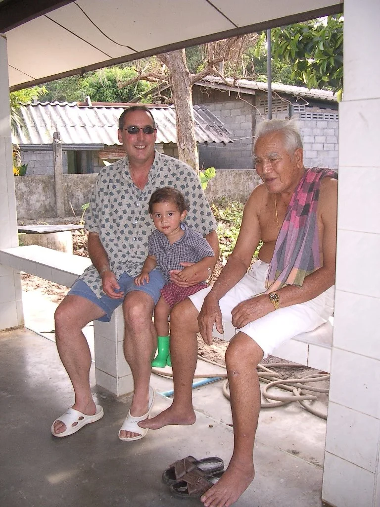 2004 Nakhonsithammarat with Family (4).JPG