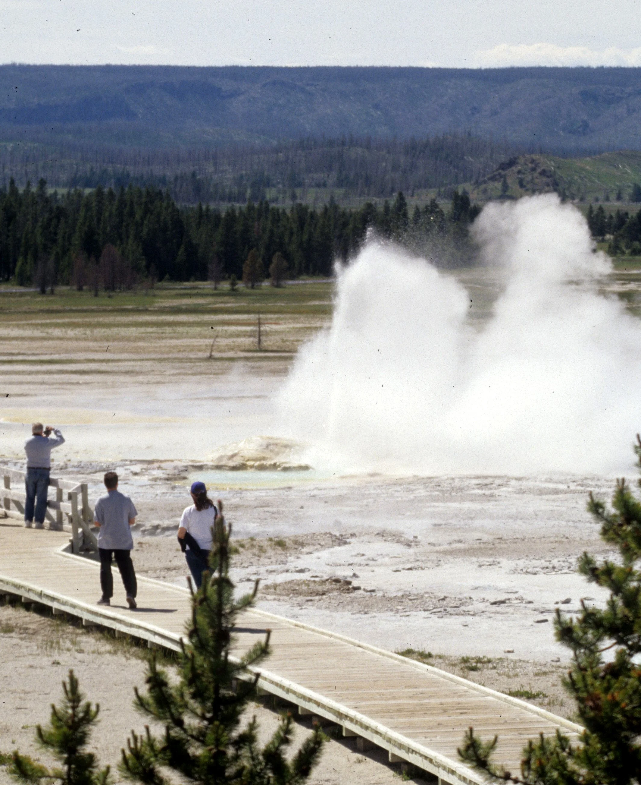YELLOWSTONE - GEYSER VALLEY N.jpg