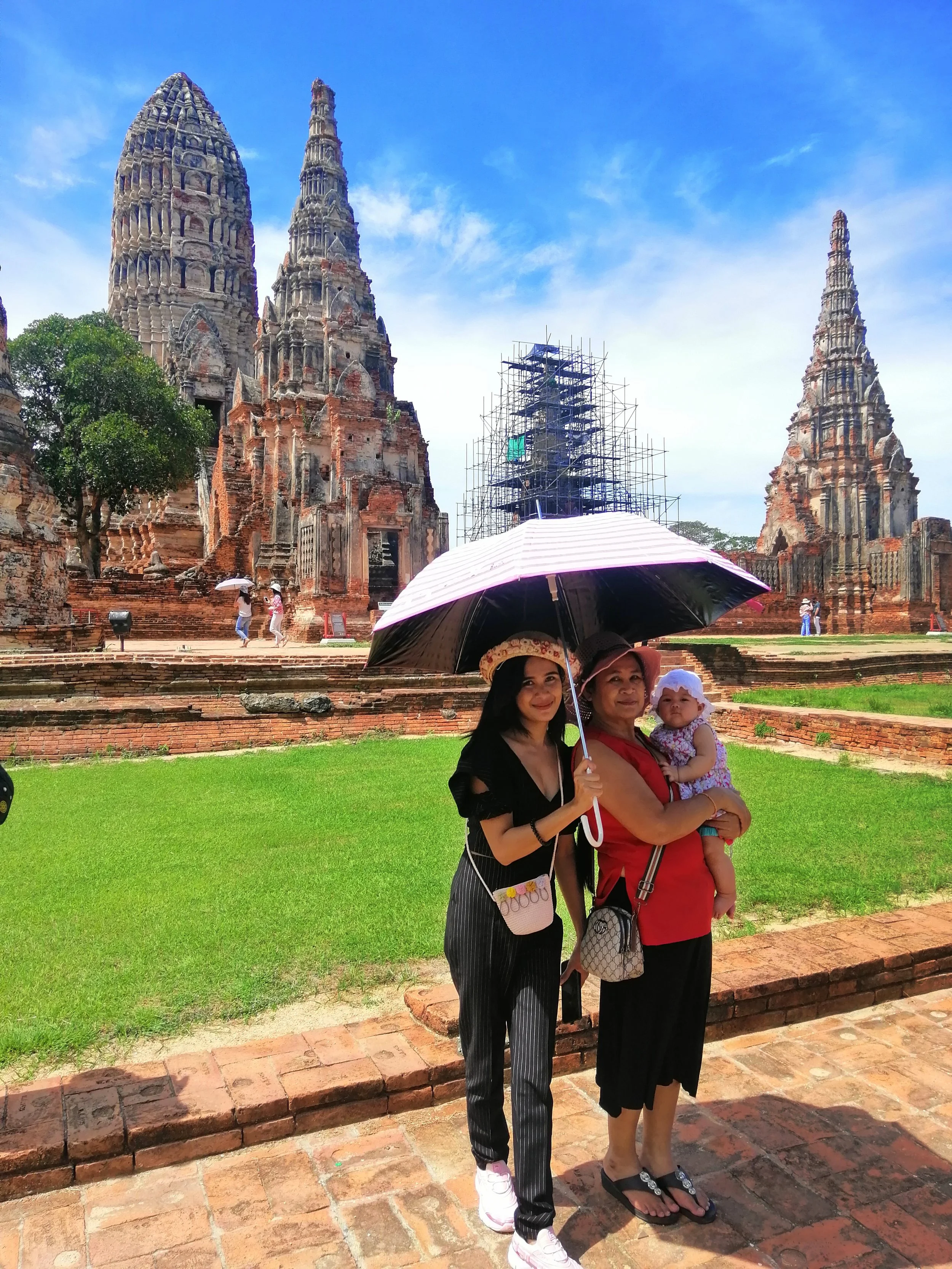 2020 Ayutthaya with Liana & Gift and Mom (39).jpg