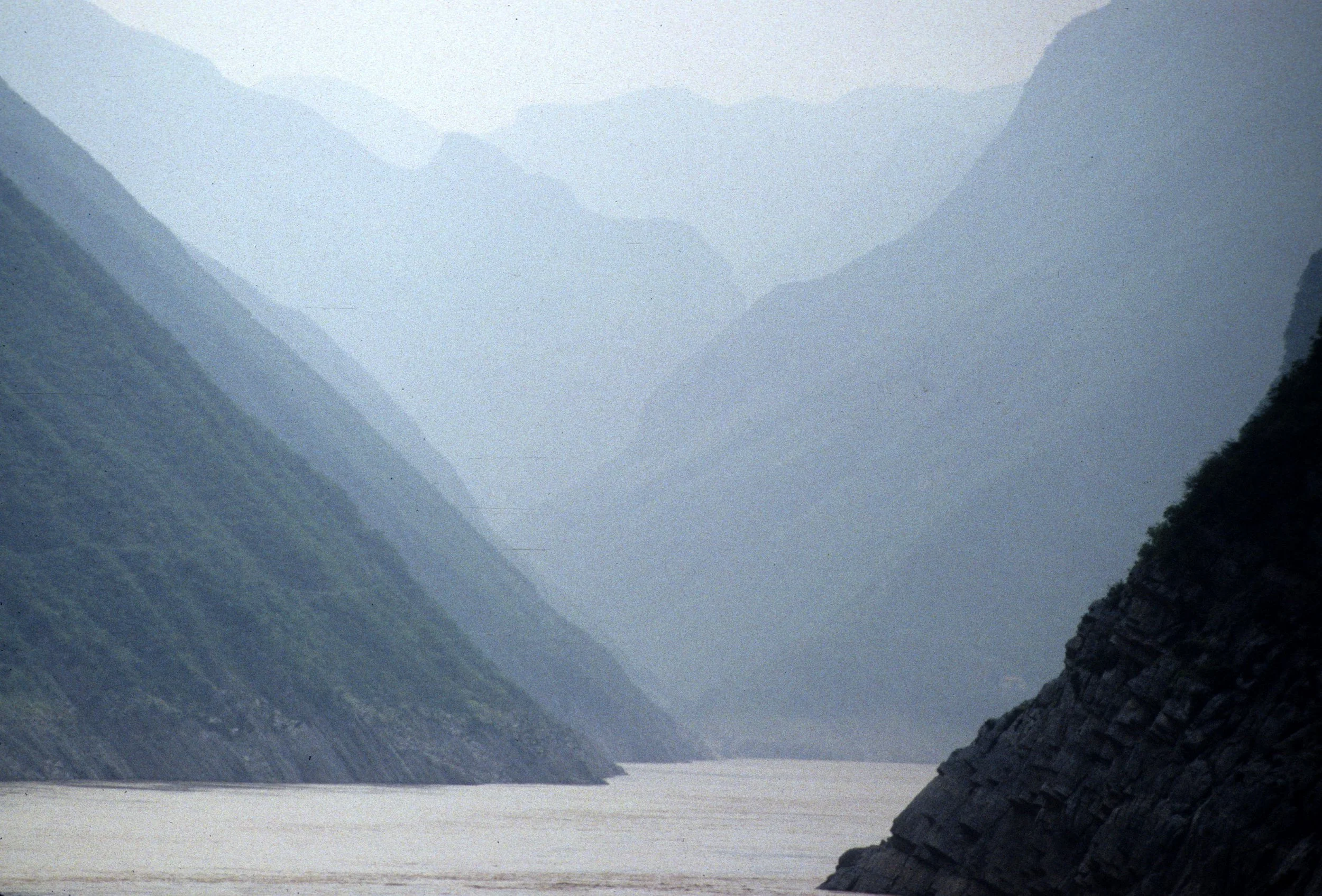 YANGTZE RIVER - THREE GORGES CRUISE 1994 (4).jpg