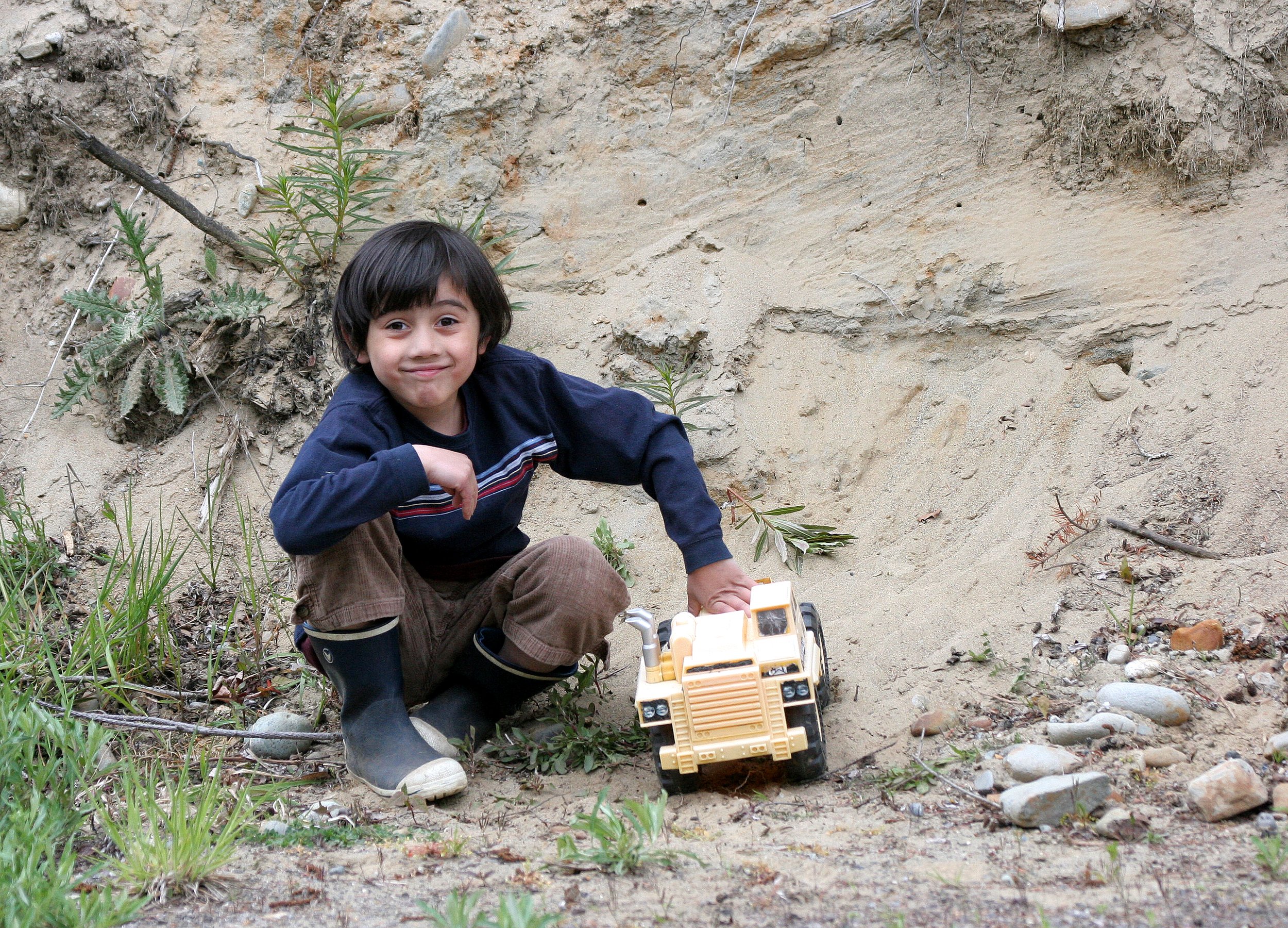2008-5-8 COKIE IN BACK LOT 10.JPG