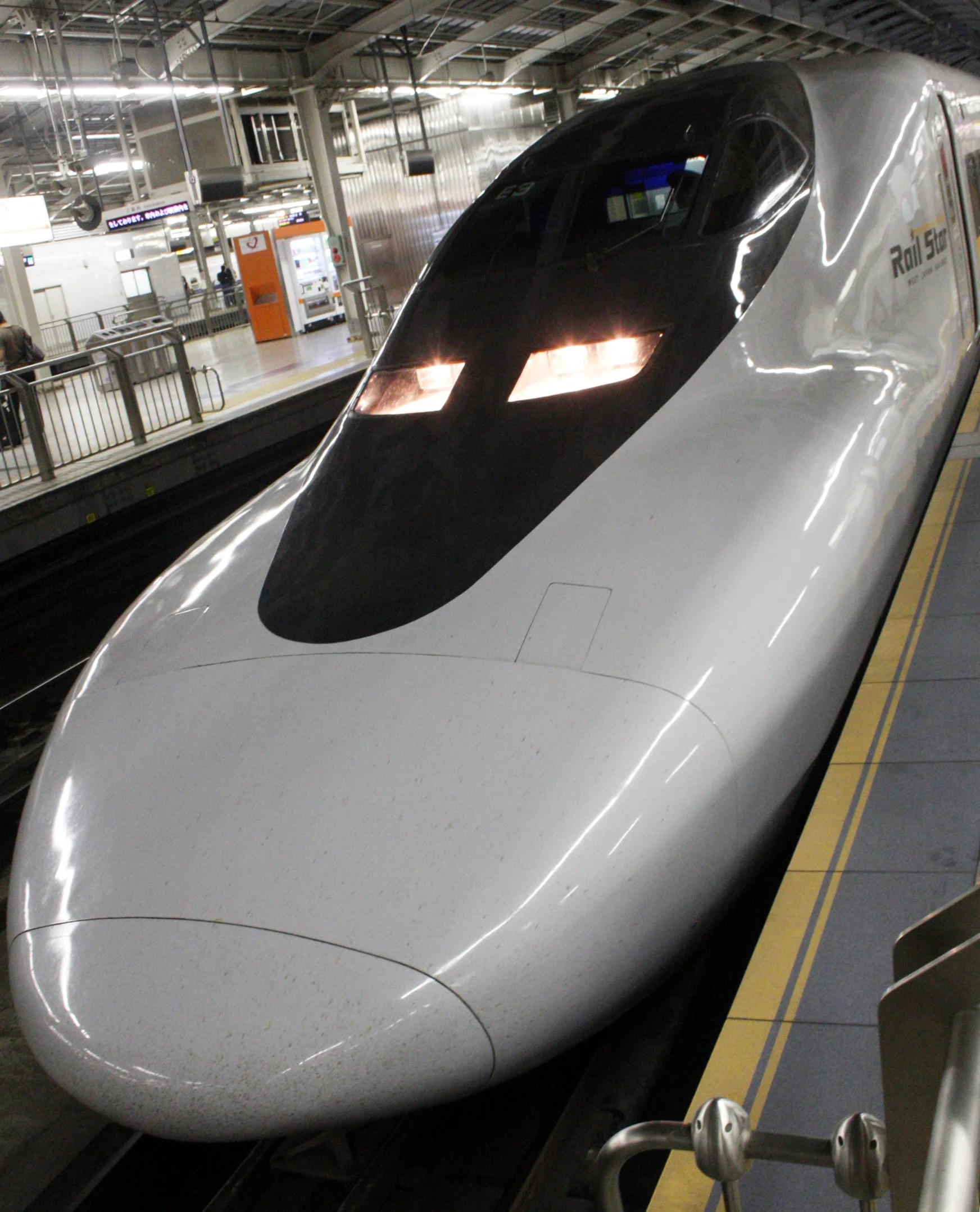 HIROSHIMA - MAY 2009 - SHINKANSEN SCENES (6).JPG