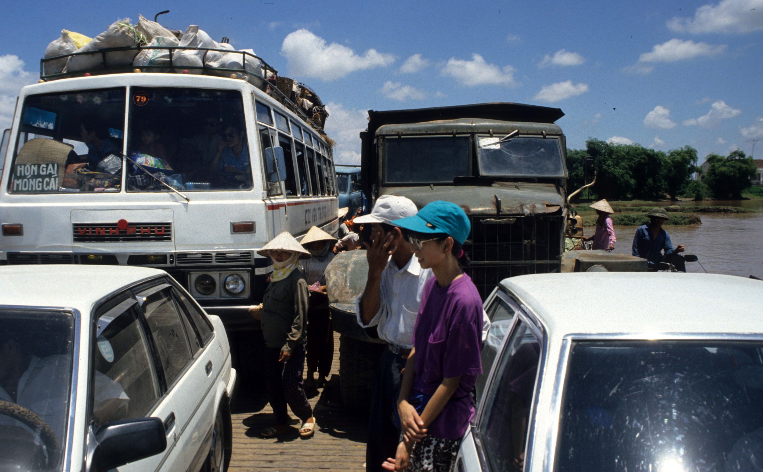 VIET NAM - DOGS FOR SALE AND EATING.jpg