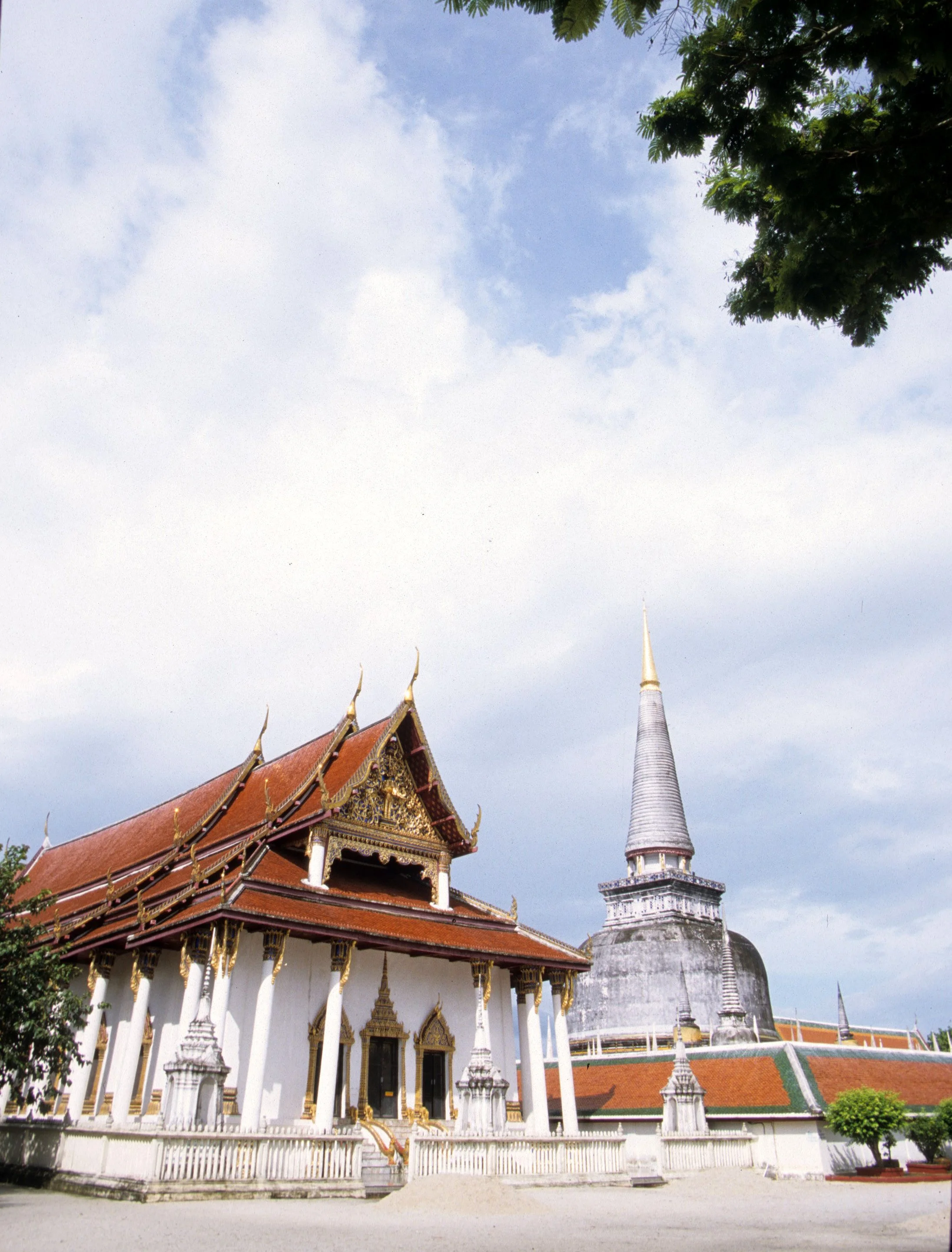 NAKHON - PRA MAHATAT WAT I.jpg
