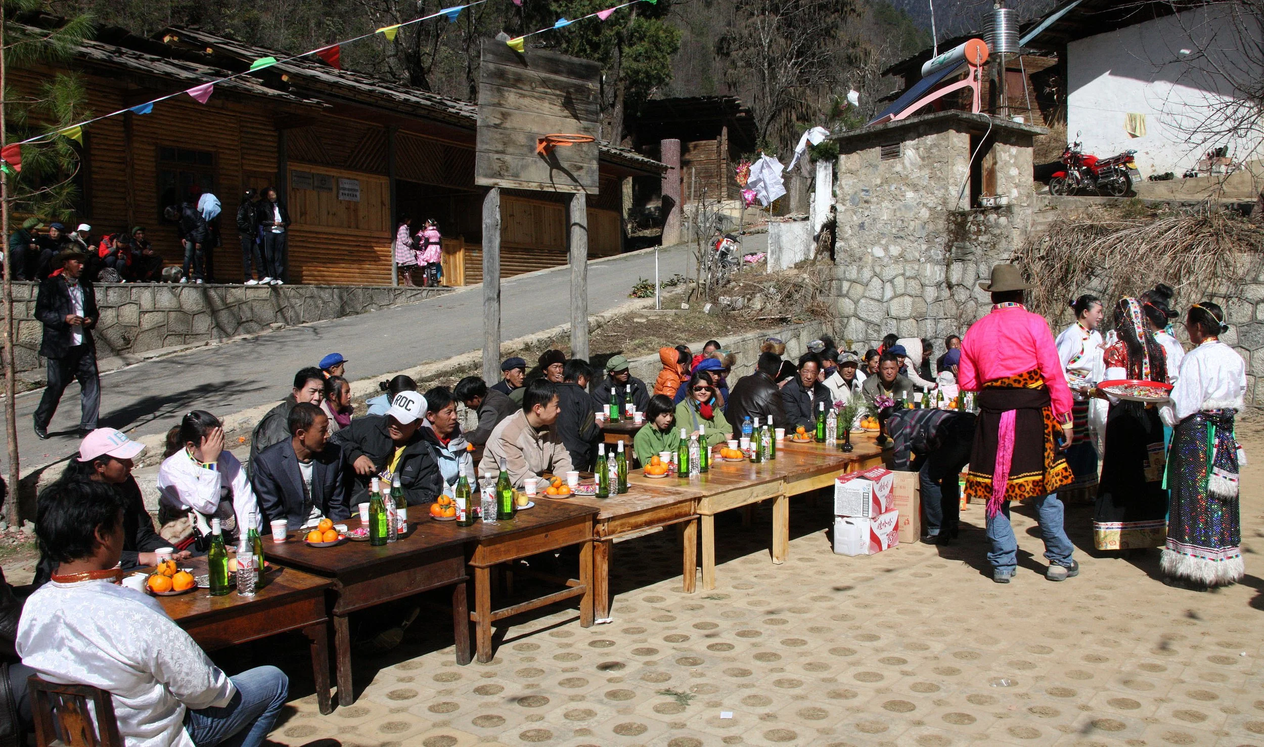 YUNNAN - BAIMA SNOW MOUNTAIN NATURE RESERVE YUNNAN - NAXI AND LISU VILLAGERS (6).JPG