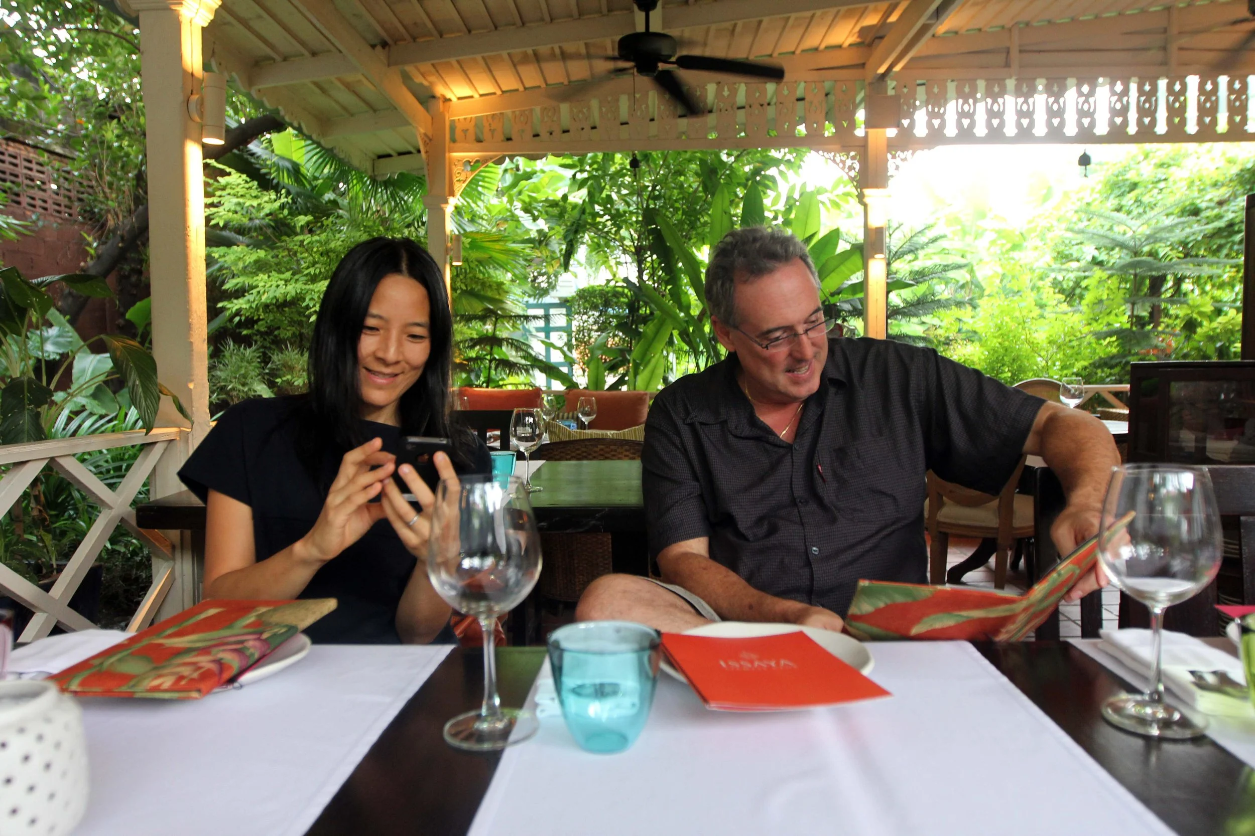 2013 BKK - NIGHT OUT AT ISSAYA WITH FRIENDS (3).JPG