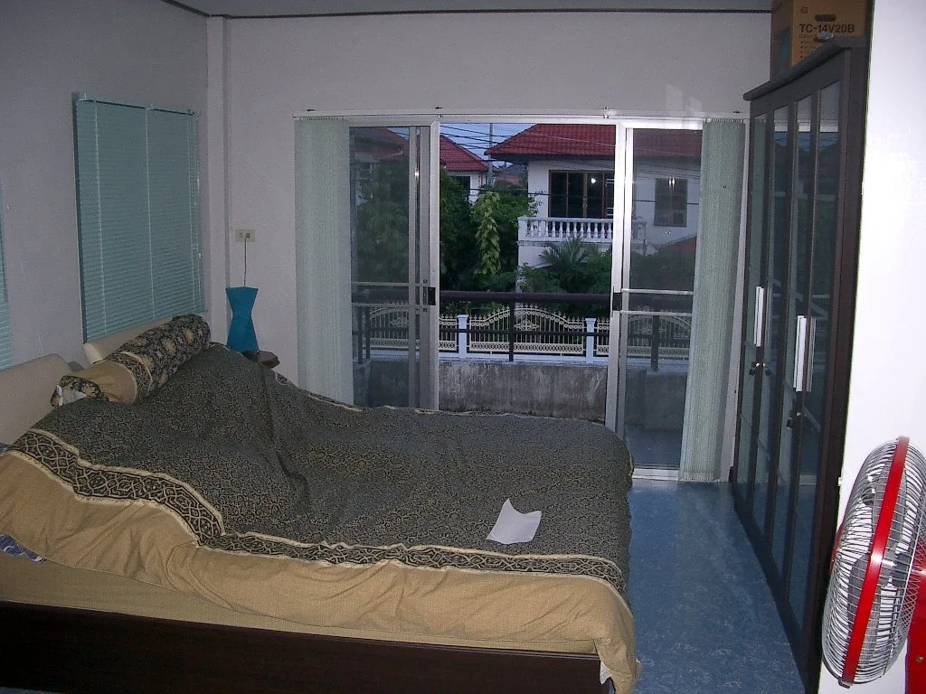 2004 Nakhonsithammarat Hanging in Khon New House and More (107).JPG