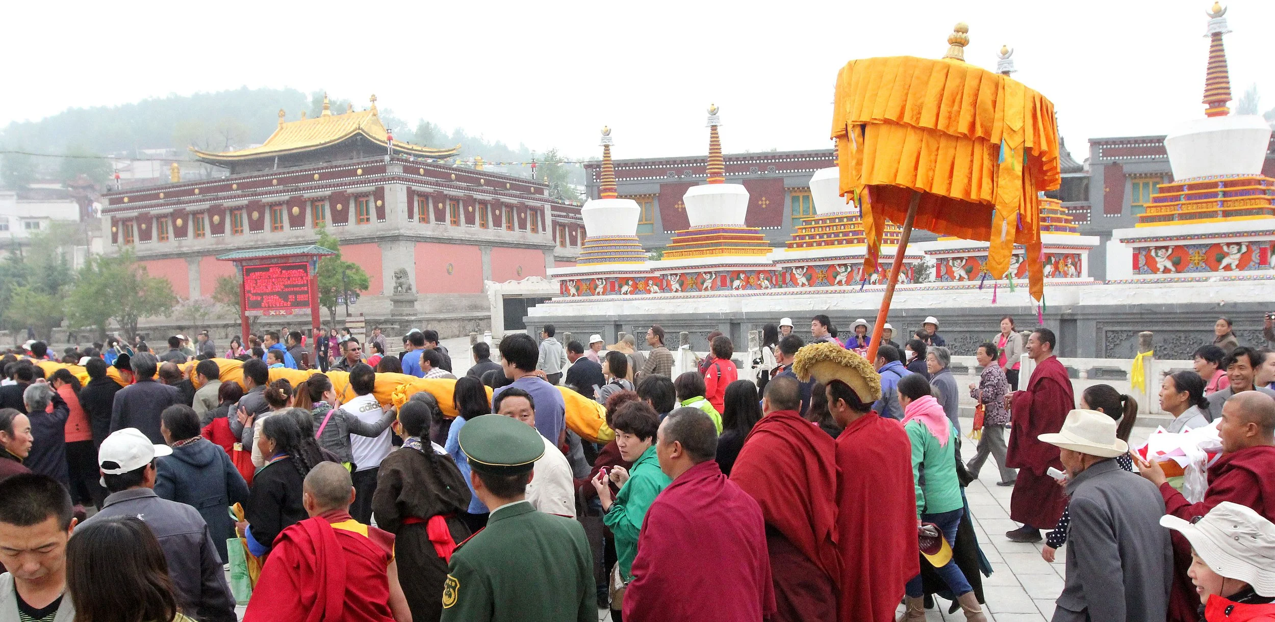 KUMBUM MONASTERY - QINGHAI - SUNNING BUDDHA FESTIVAL 2013 (151).JPG