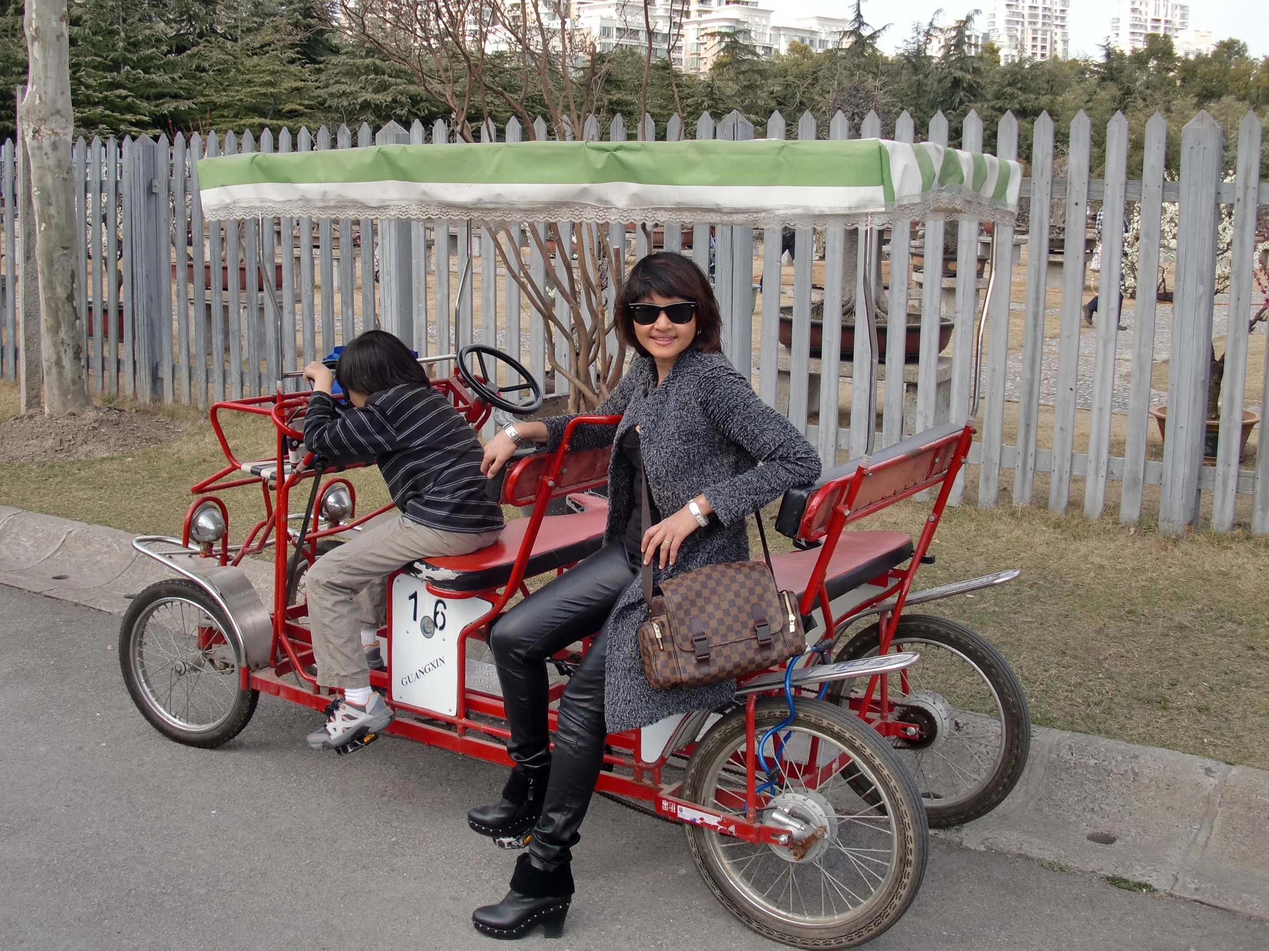 2011-3-13 CENTURY PARK SHANGHAI (37).JPG