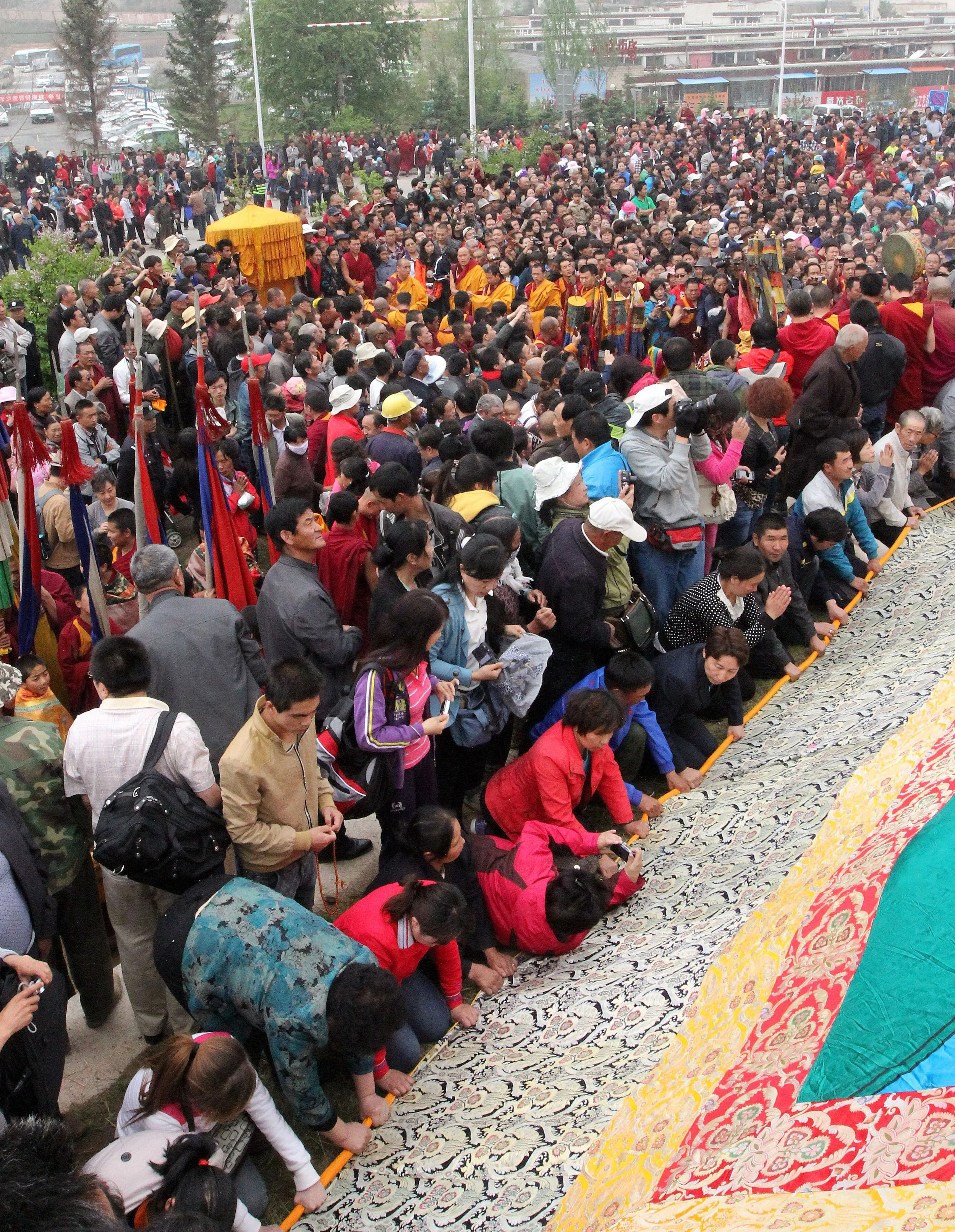 KUMBUM MONASTERY - QINGHAI - SUNNING BUDDHA FESTIVAL 2013 (251).JPG