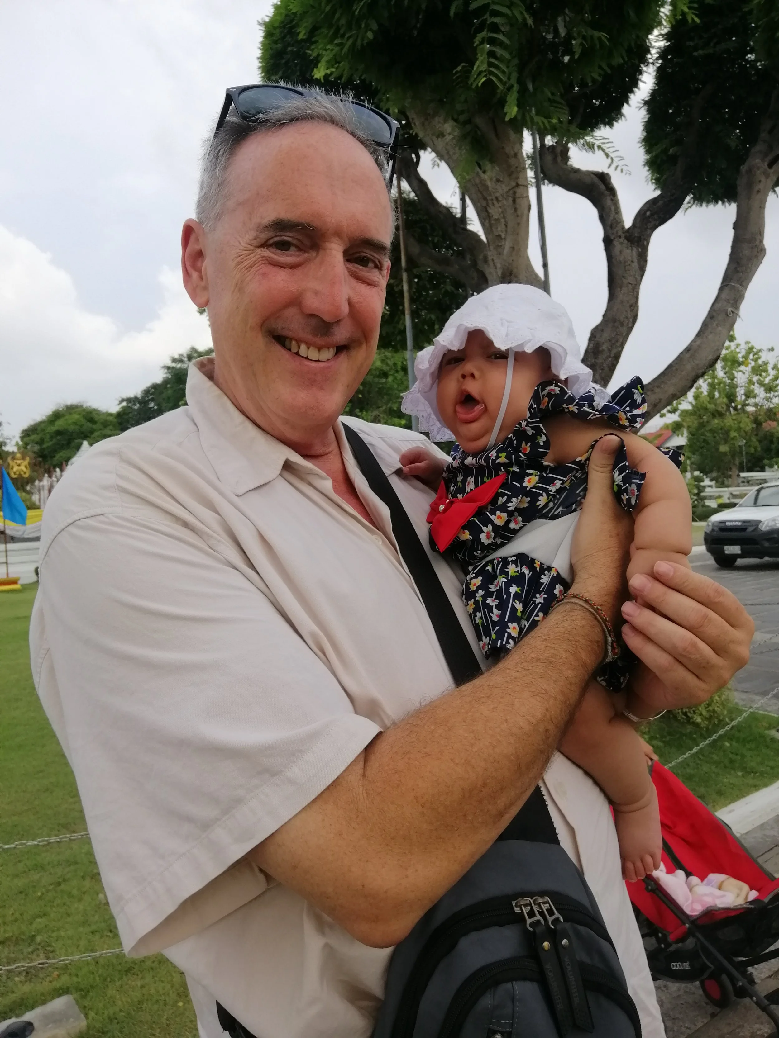 2020 Wat Arun with Liana, Cokie and Gift (16).jpg