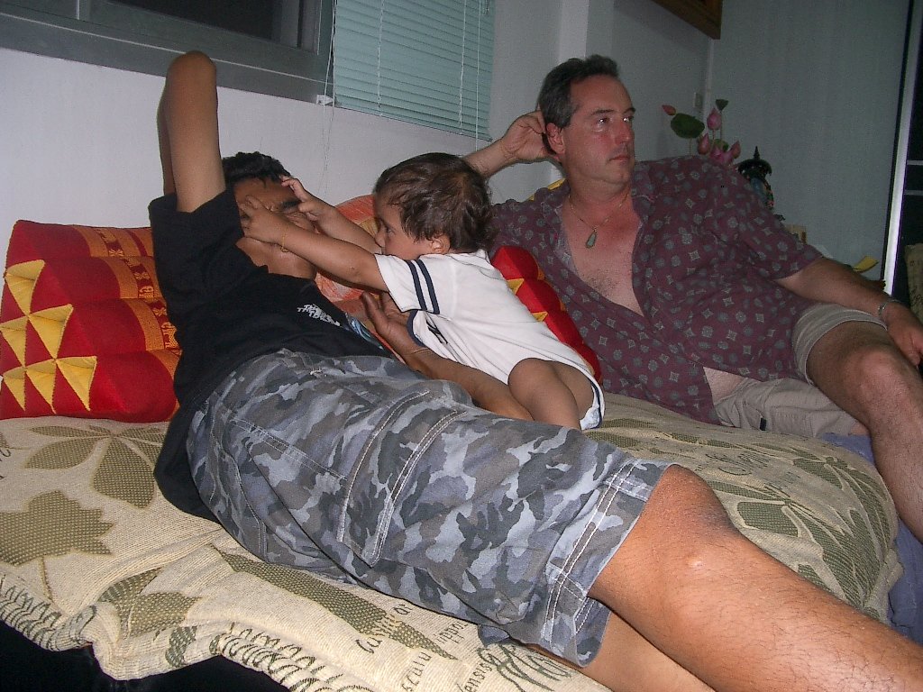 2004 Nakhonsithammarat with Family (2).JPG