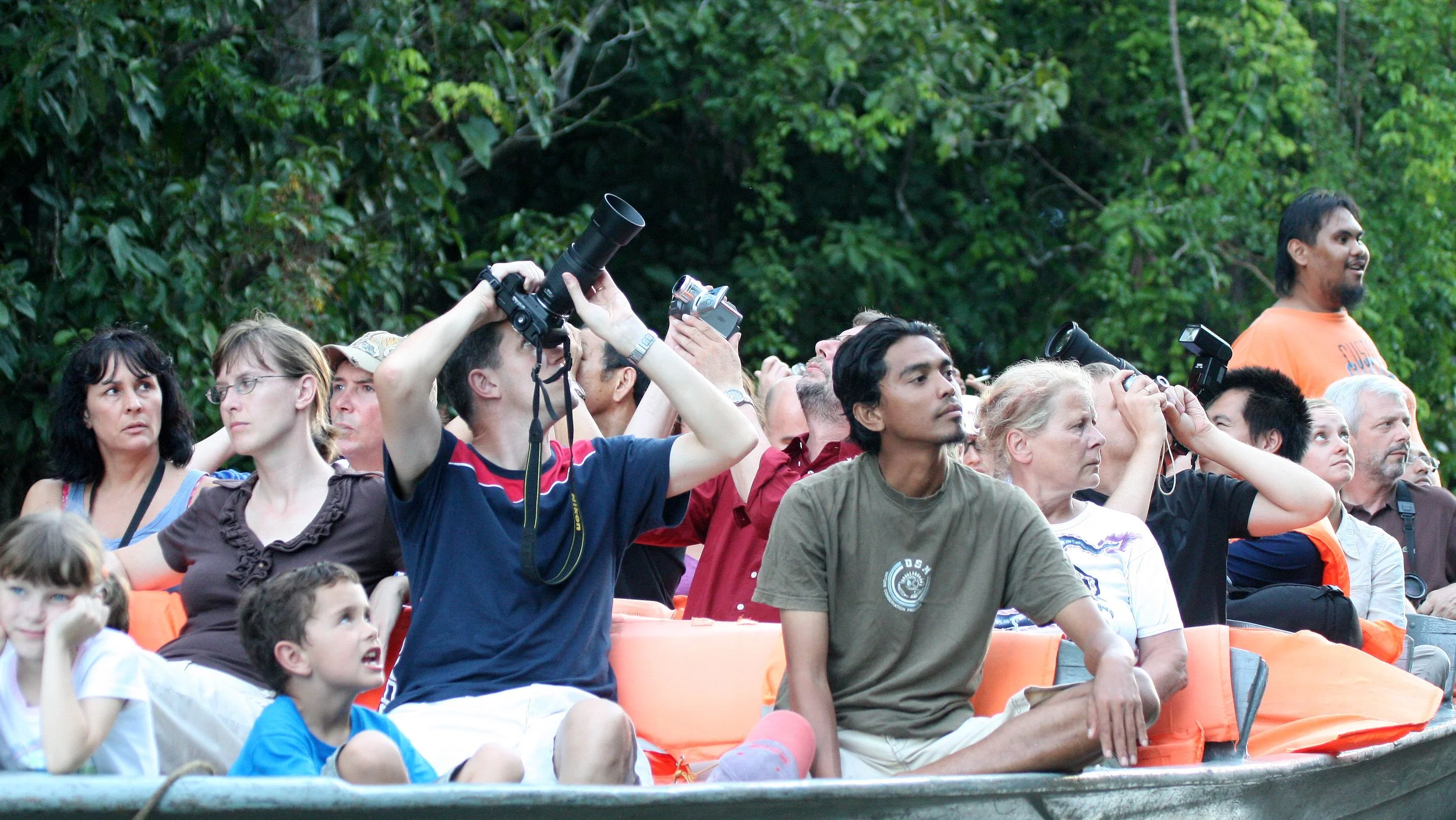 KINABATANGAN RIVER BORNEO - TOURISTS.JPG