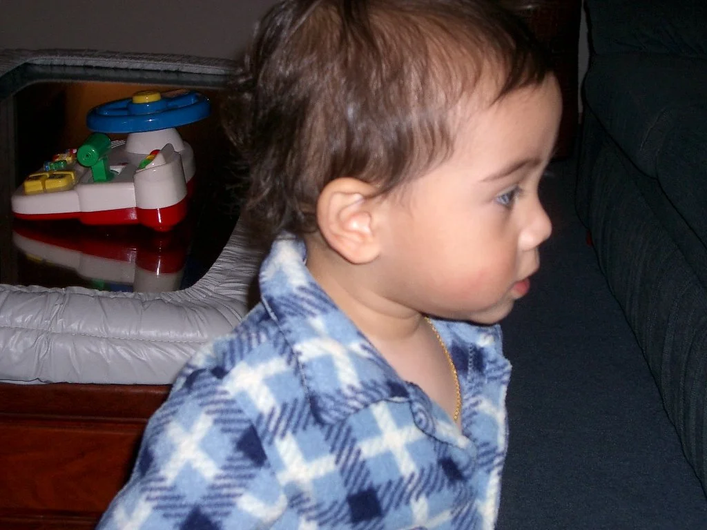 2003-11-16 COKIE PLAYING AT HOME (8).JPG