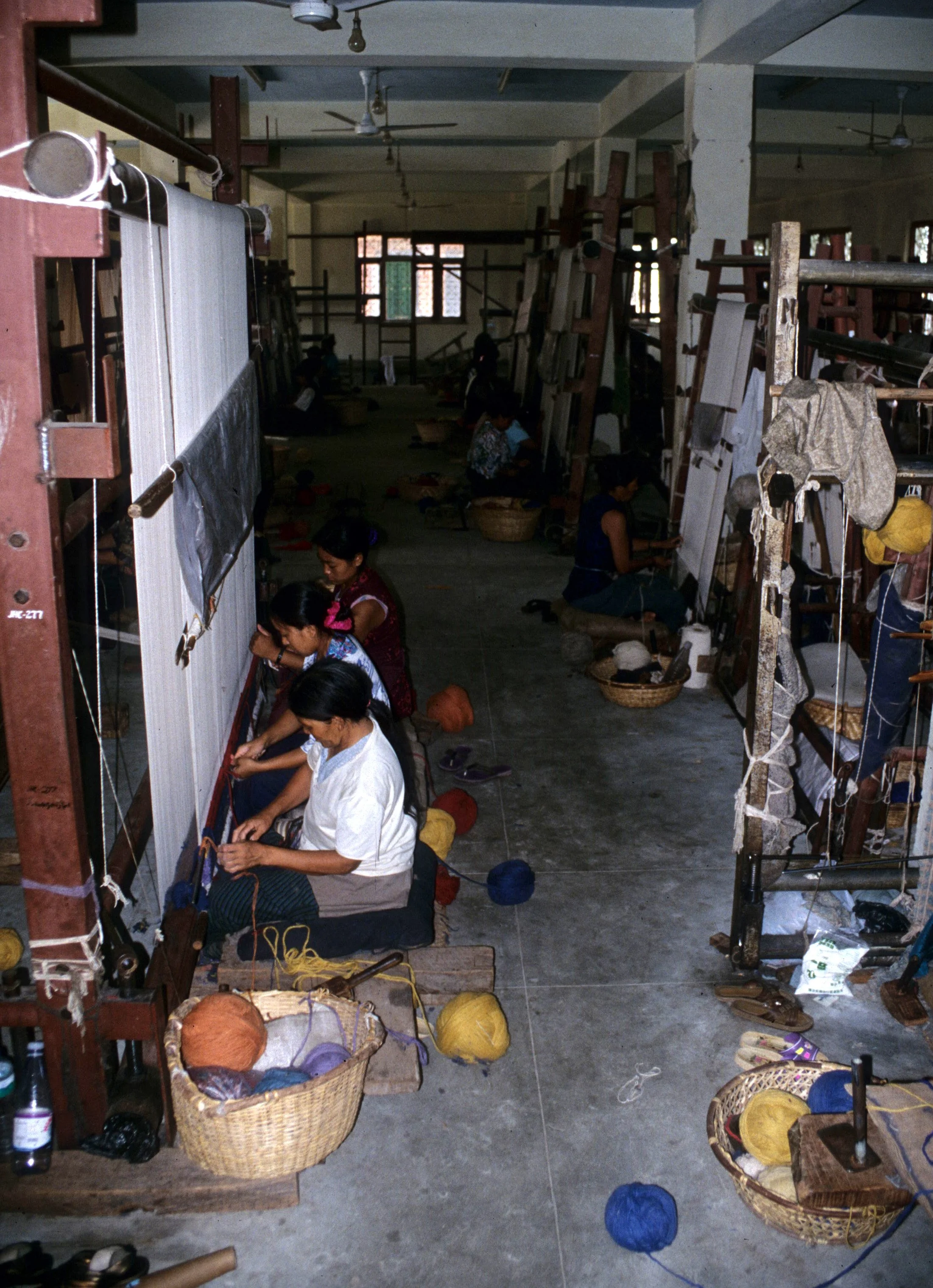 NEPAL - KATMANDU - TIBETAN REFUGEE WEAVERS.jpg