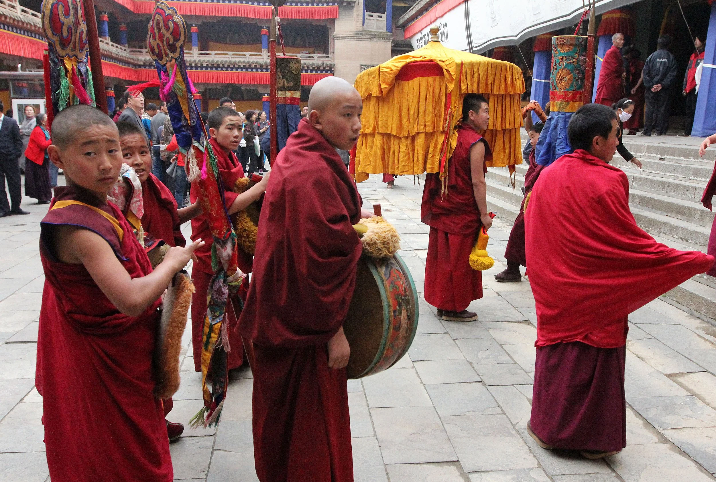 KUMBUM MONASTERY - QINGHAI - SUNNING BUDDHA FESTIVAL 2013 (46).JPG