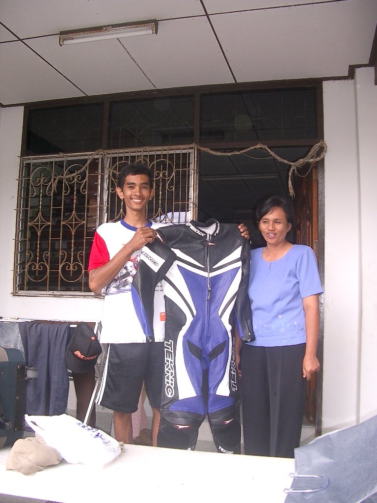 2004 Nakhonsithammarat with Family  (1).JPG