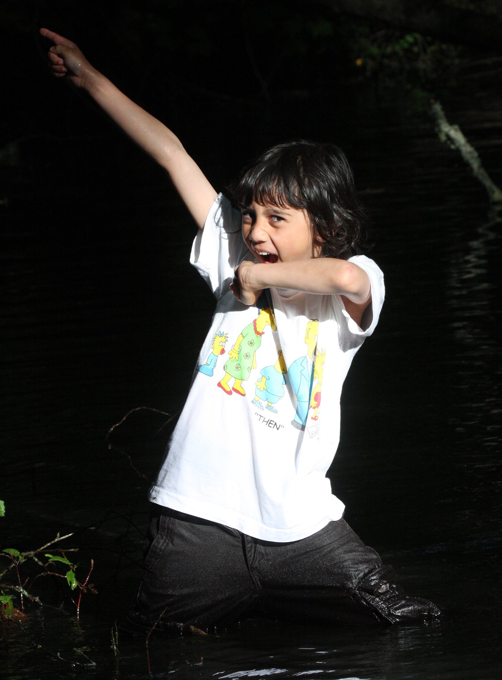 2009-5-30 COKIE HAMING IT UP AT NEAL'S PLACE ON THE DUNGENESS (3).JPG