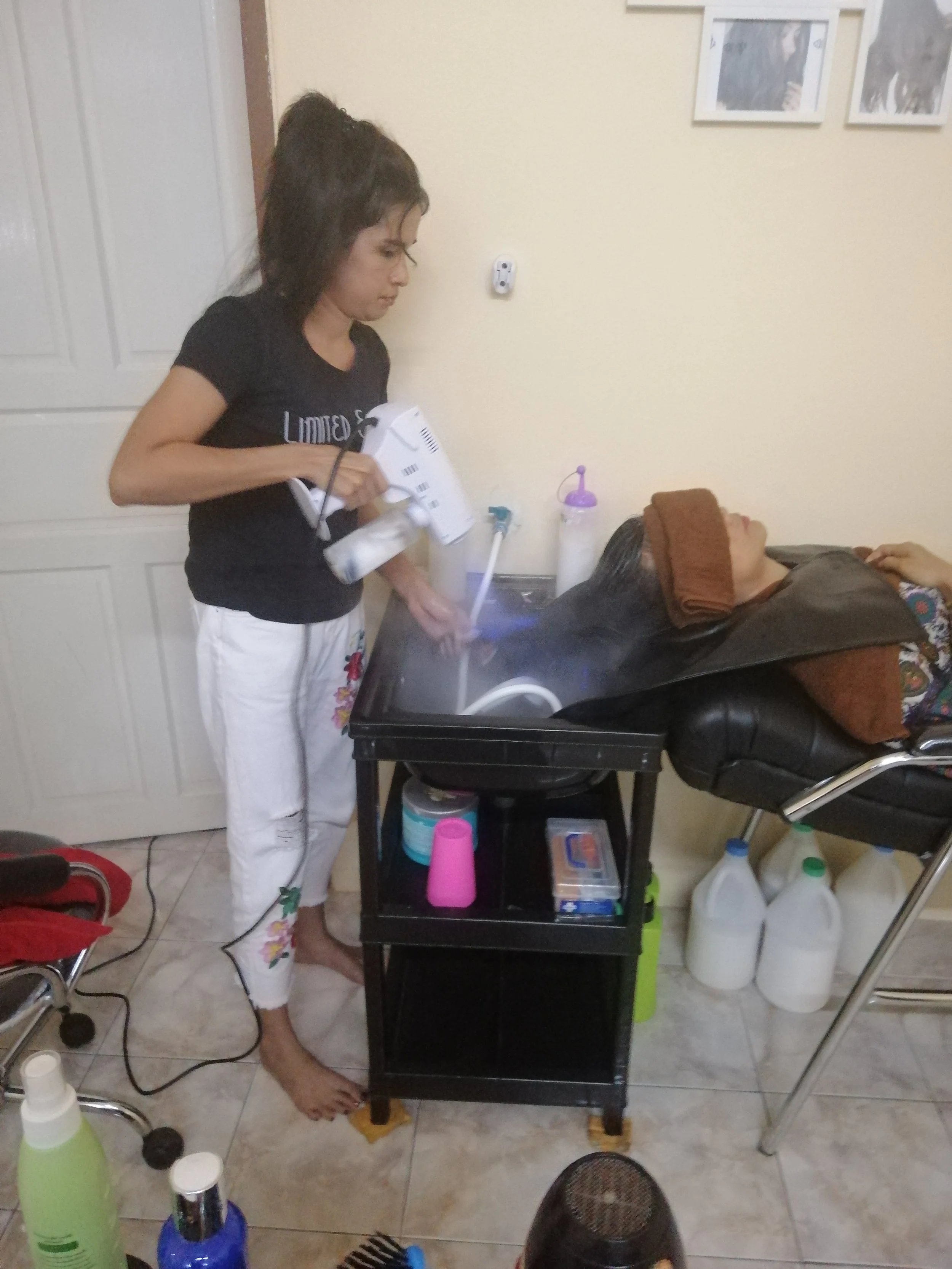 2018 Pics with Gift in Thailand (310).jpg