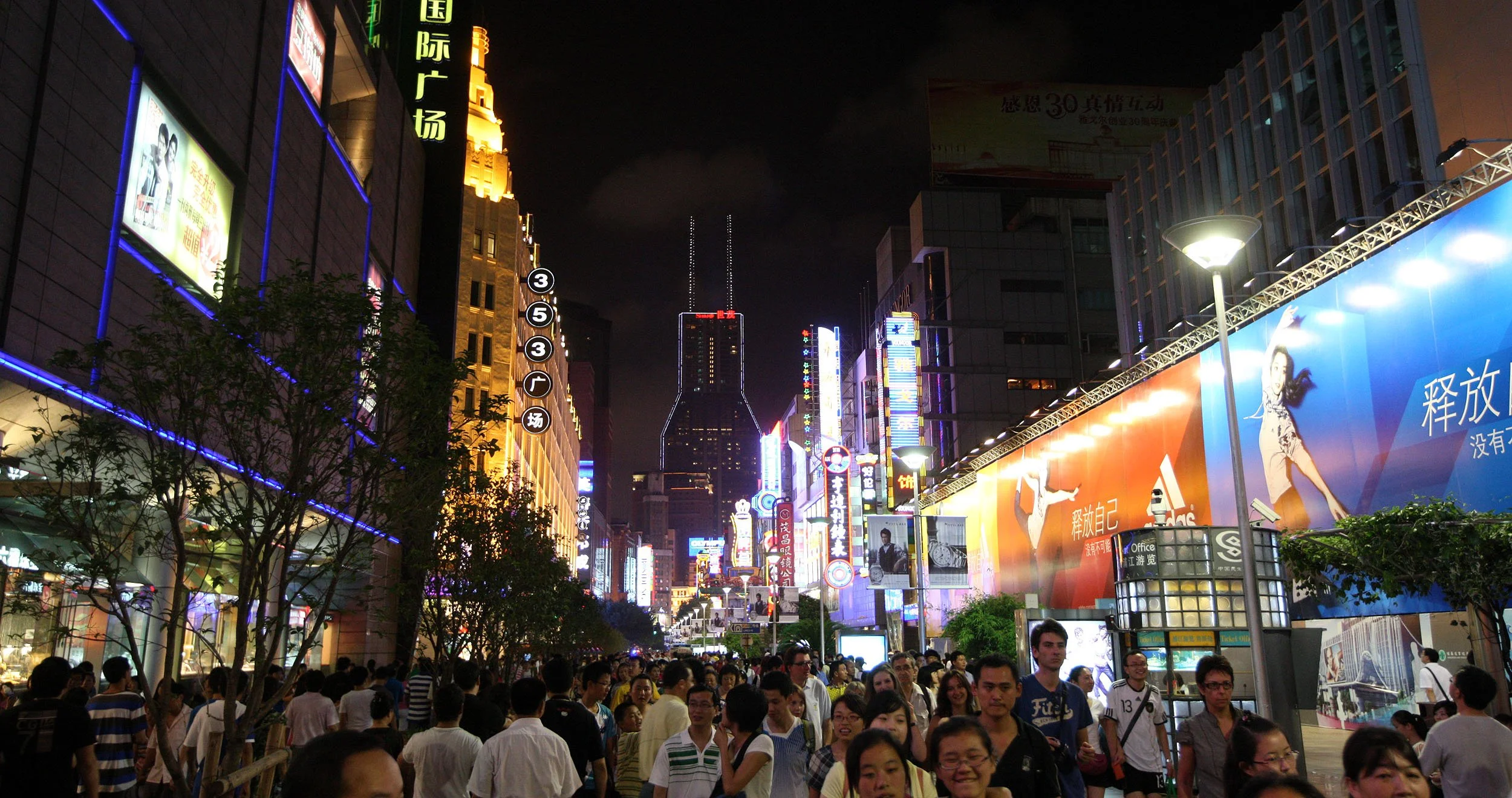 SHANGHAI NIGHT OUT - NANJING ROAD IN AUGUST (31).JPG