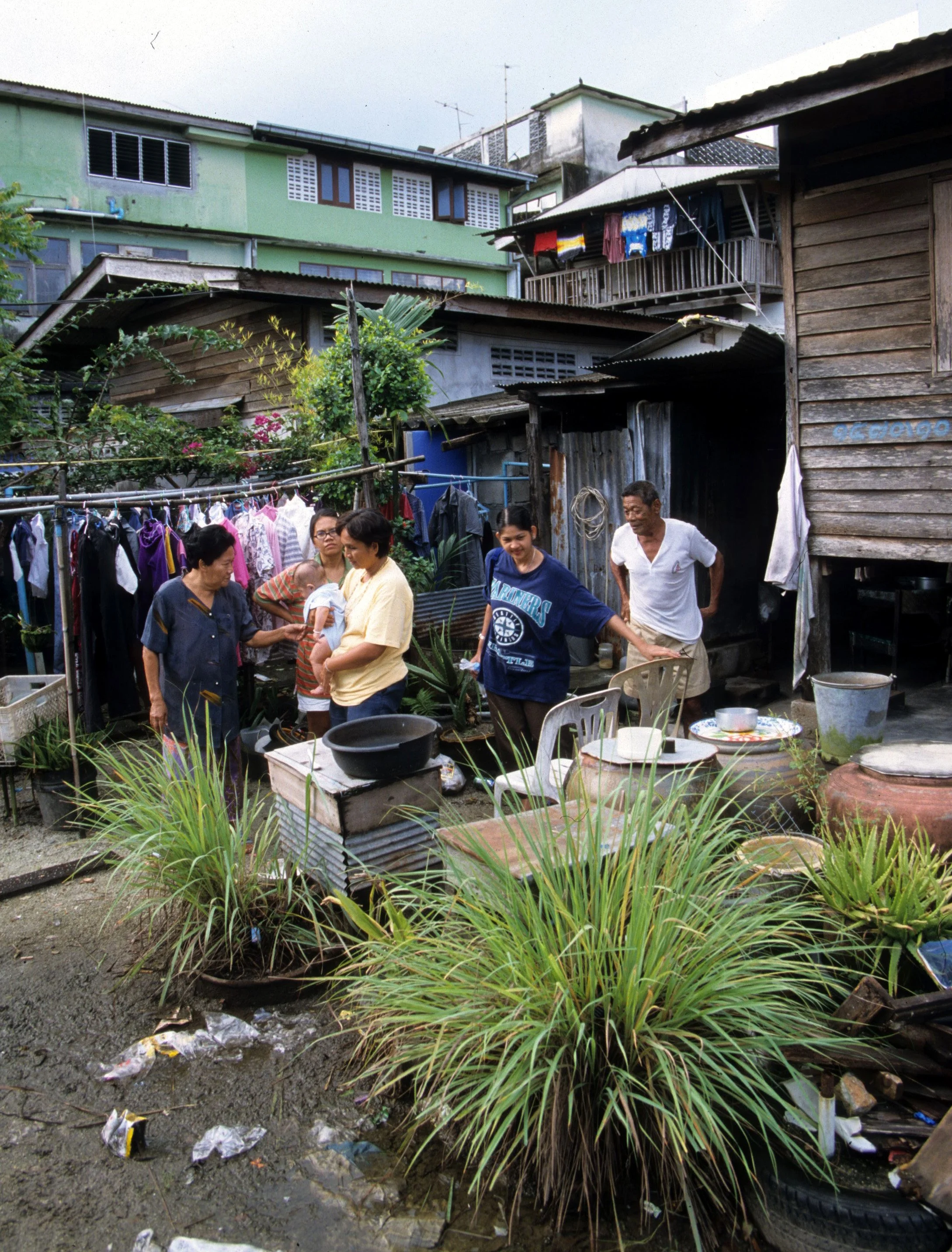 2004 Nakhonsithammarat with Family (11).jpg