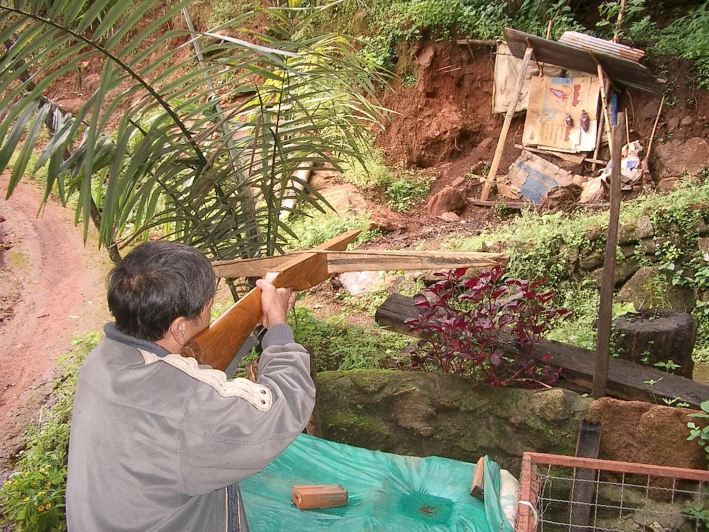 HILLTRIBE - HMONG VILLAGE - DOI SUTHEP - 2004.JPG