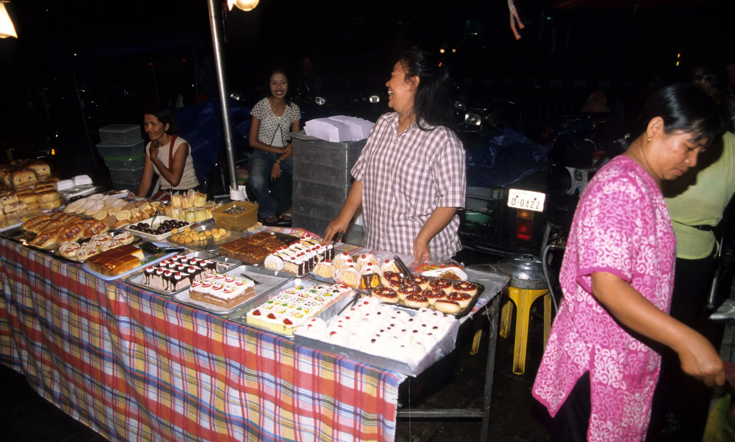 2004 Nakhonsithammarat Markets, Monks and Baby Cokie (64).jpg