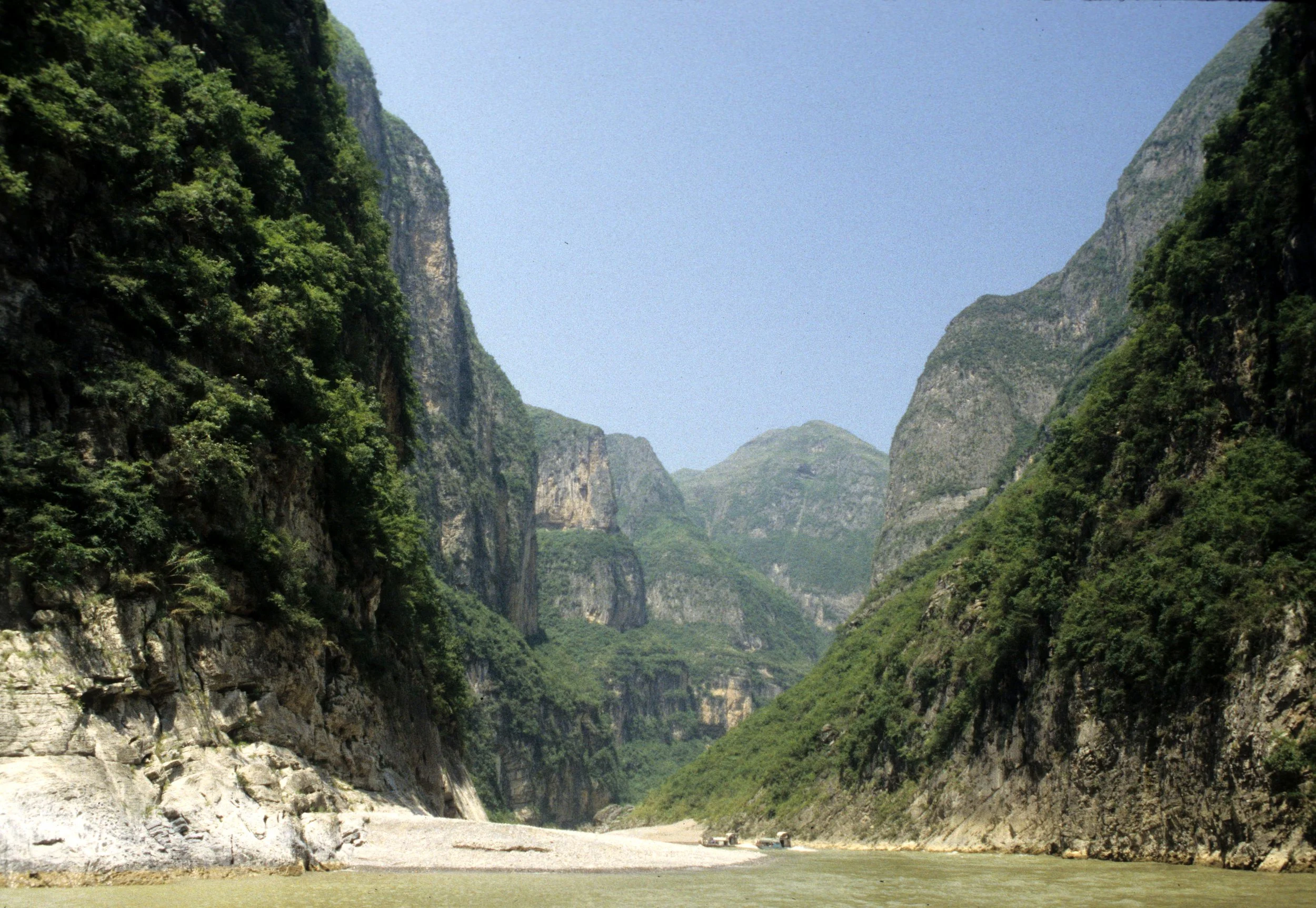 YANGTZE RIVER - THREE GORGES CRUISE - 1994 (5).jpg