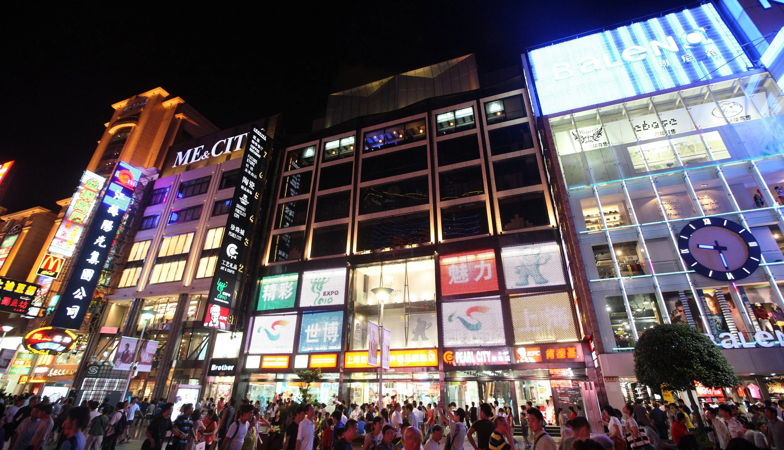 SHANGHAI NIGHT OUT - NANJING ROAD IN AUGUST (15).JPG