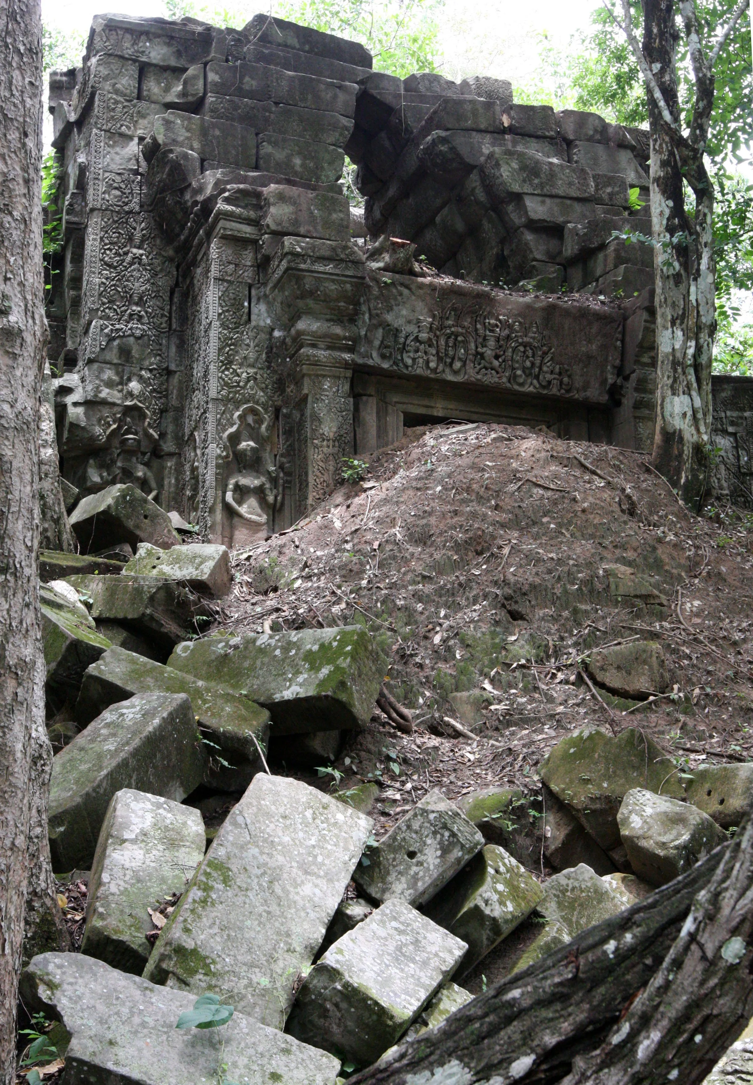 BENG MEALEA TEMPLE - CAMBODIA (17).JPG