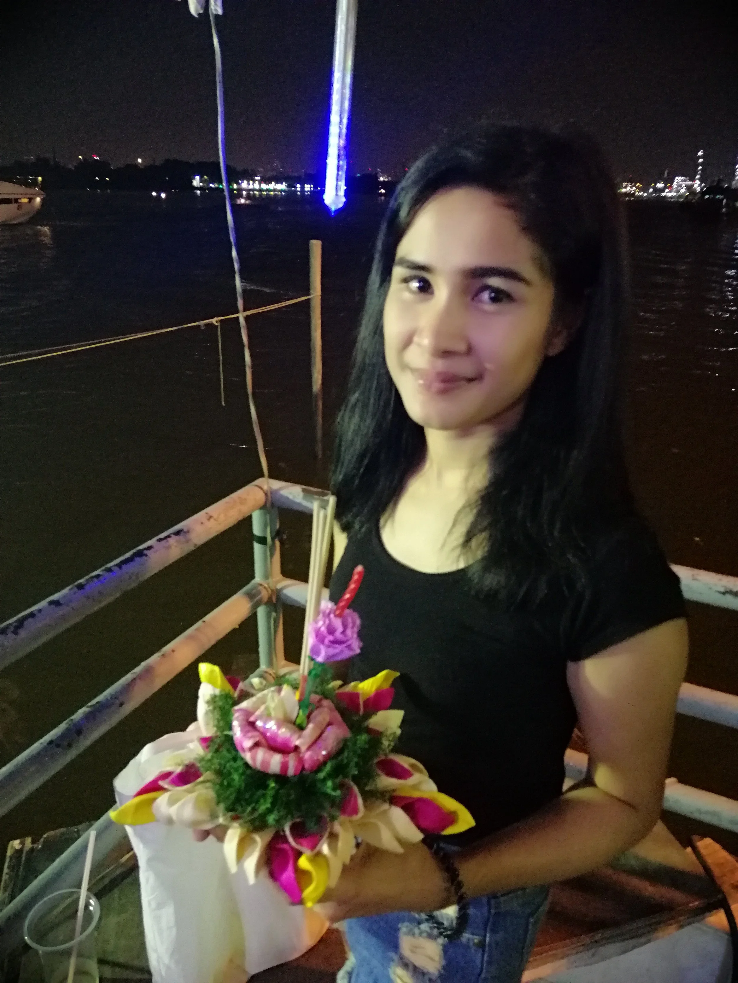 2018 Pics with Gift in Thailand (106).jpg