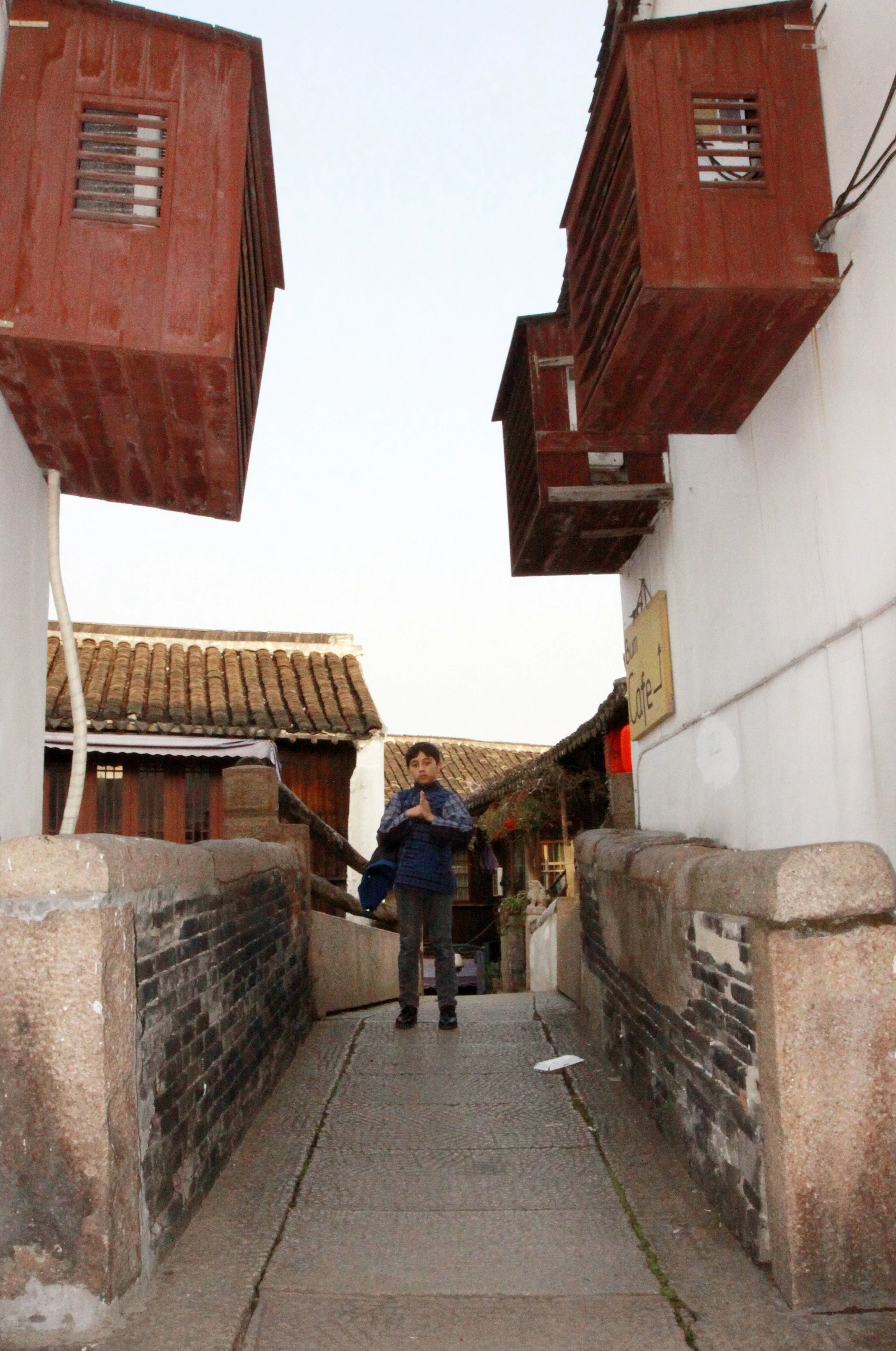 ZHUJIAJIAO WATER TOWN - NOVEMBER 20 2011 (103).JPG