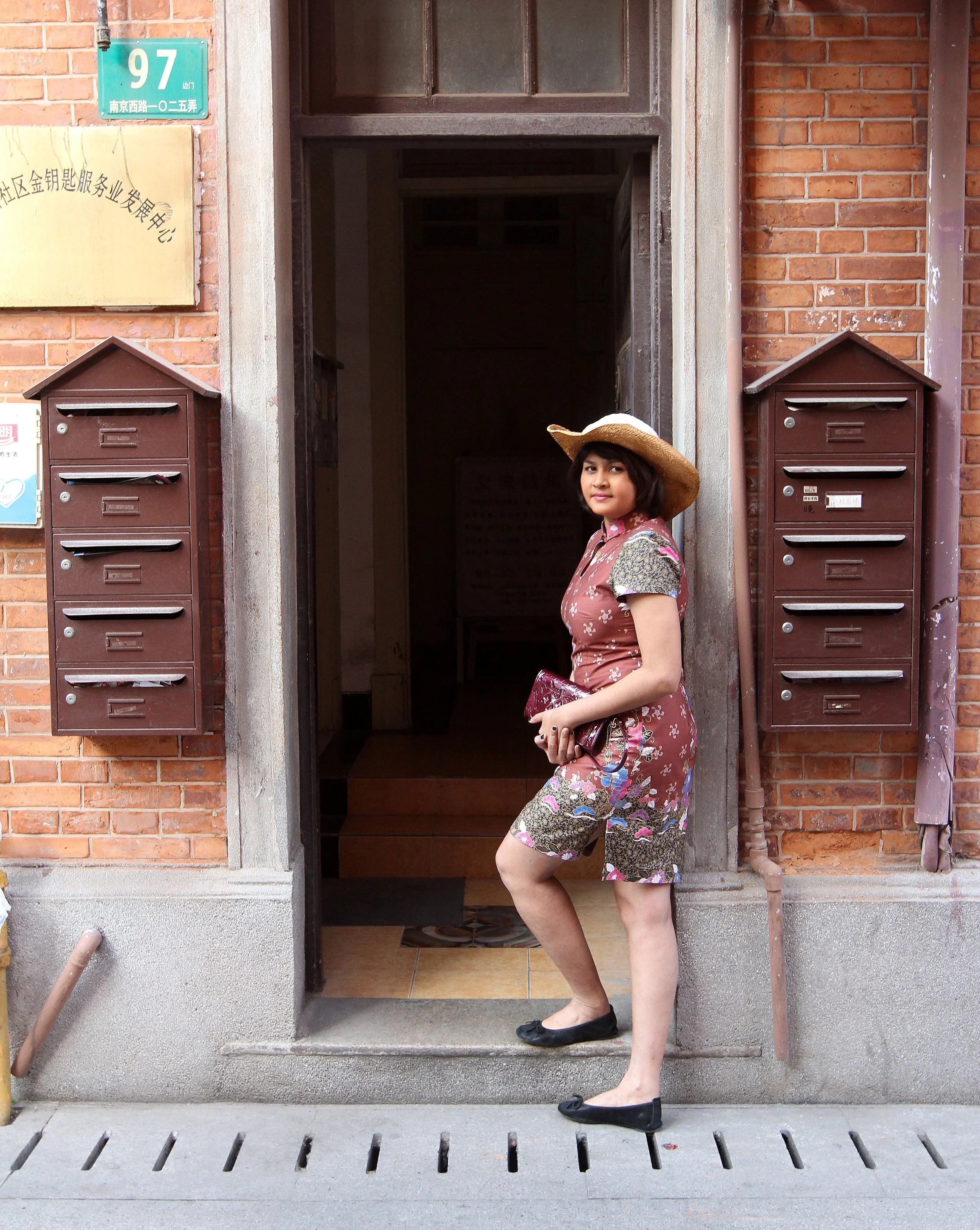 LILONG ALLEYS OFF WEST NANJING ROAD NEAR US CONSULATE - SHANGHAI (23).JPG