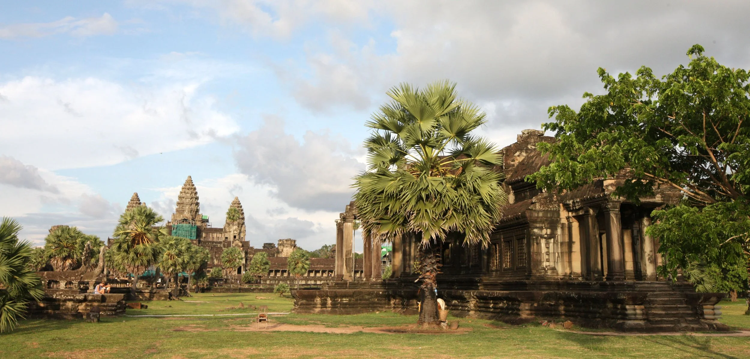 ANGKOR WAT TEMPLE - CAMBODIA - JULY 2010 (6).JPG