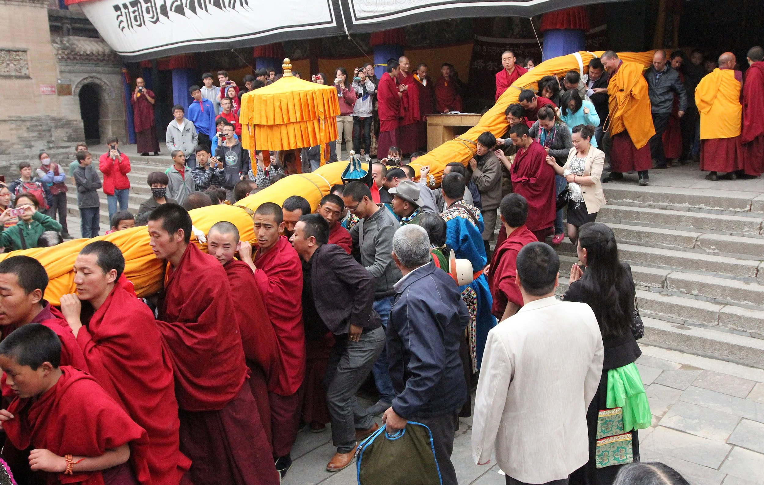 KUMBUM MONASTERY - QINGHAI - SUNNING BUDDHA FESTIVAL 2013 (99).JPG