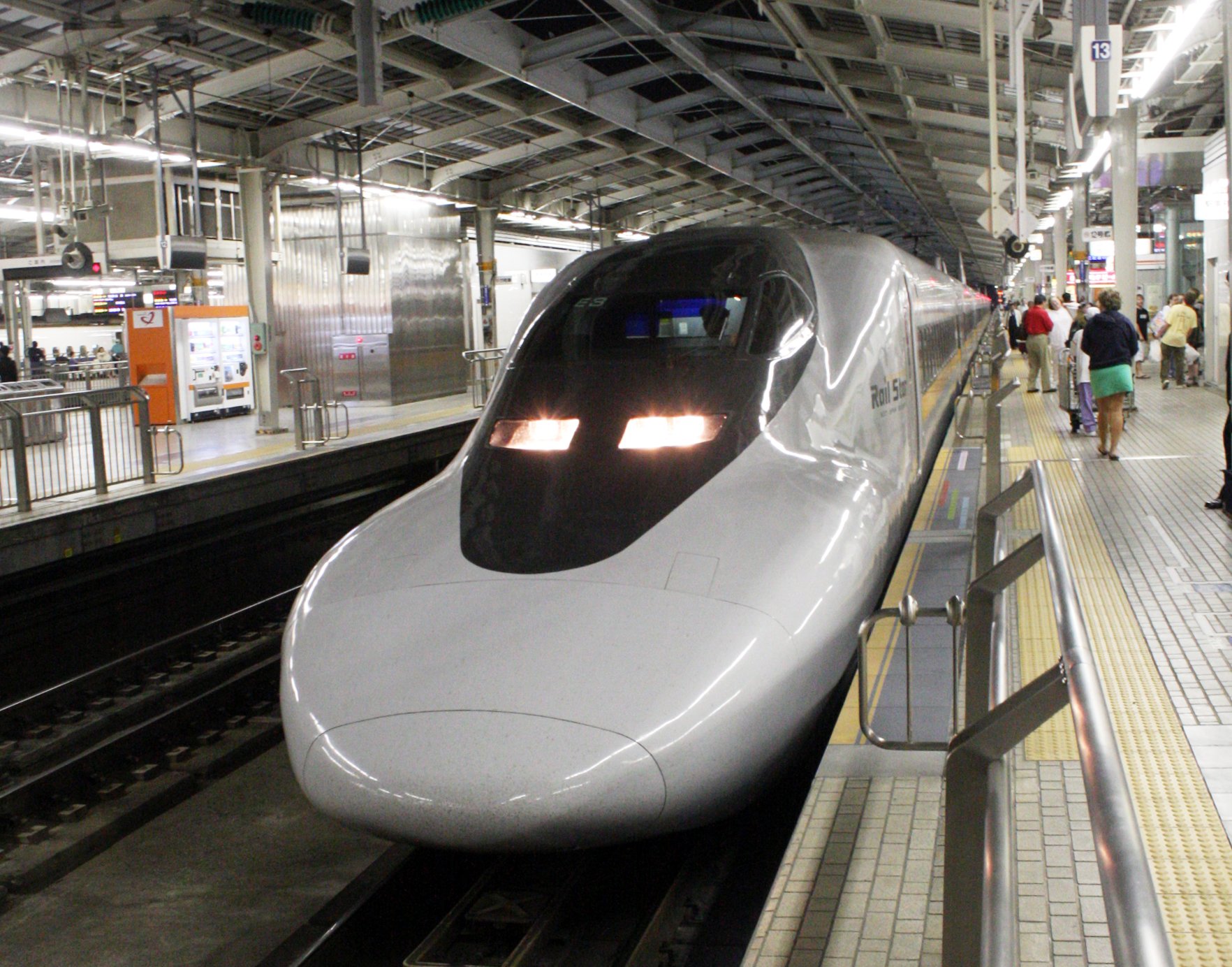 HIROSHIMA - MAY 2009 - SHINKANSEN SCENES (9).JPG