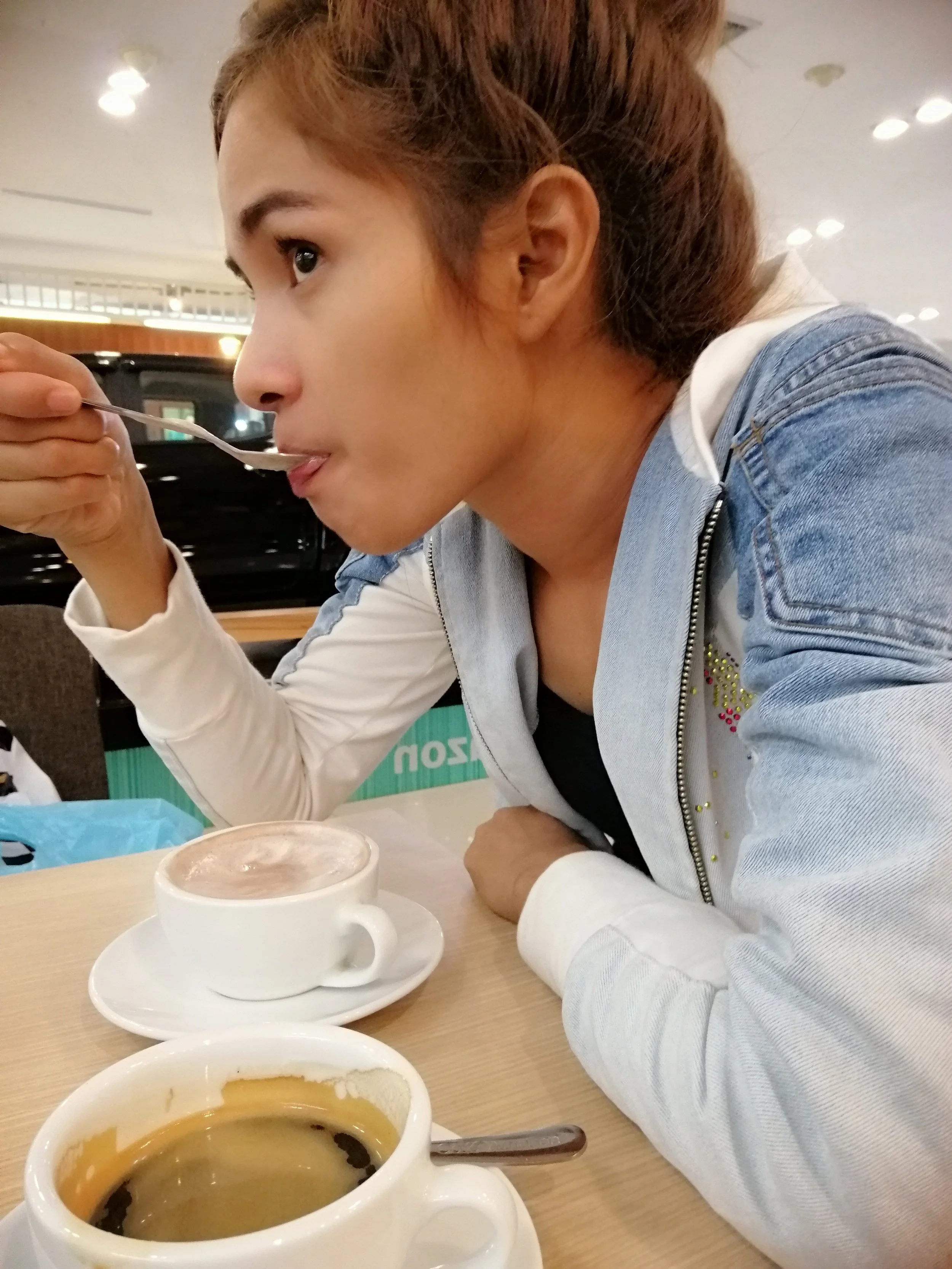 2018 Pics with Gift in Thailand (20).jpg