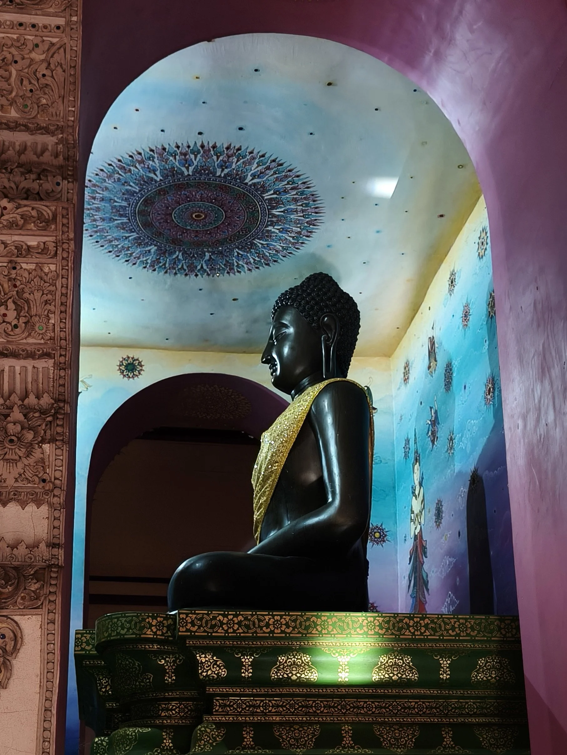 Wat Analayothipyaram (Luang Pu Phaibun) Phayao Thailand (11).jpg