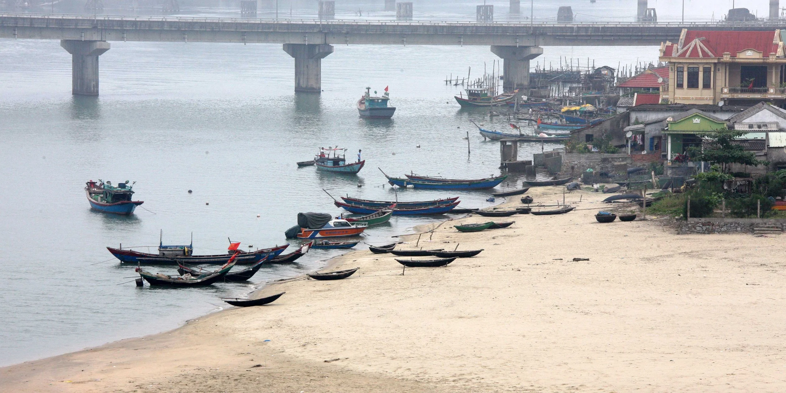 BEACH TOWN NEAR BACH MA NATIONAL PARK VIET NAM (2).JPG